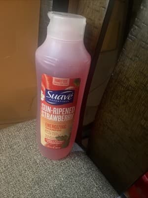 Suave Essentials Shampoo Sun Ripened Strawberry Vitamin E 22.5 fl oz Family Size - Image 1