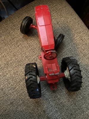 Vintage Ertl Metal International Harvester Red Toy Tractor Die Cast STK# 415 - Thumbnail 4