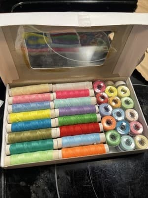 Sewing Machine Thread Kit 32 Colors And 32 Bobbins - Image 1