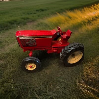 Vintage Ertl Metal International Harvester Red Toy Tractor Die Cast STK# 415 - Thumbnail 2