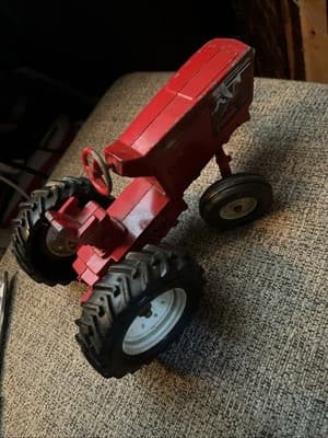 Vintage Ertl Metal International Harvester Red Toy Tractor Die Cast STK# 415 - Thumbnail 6