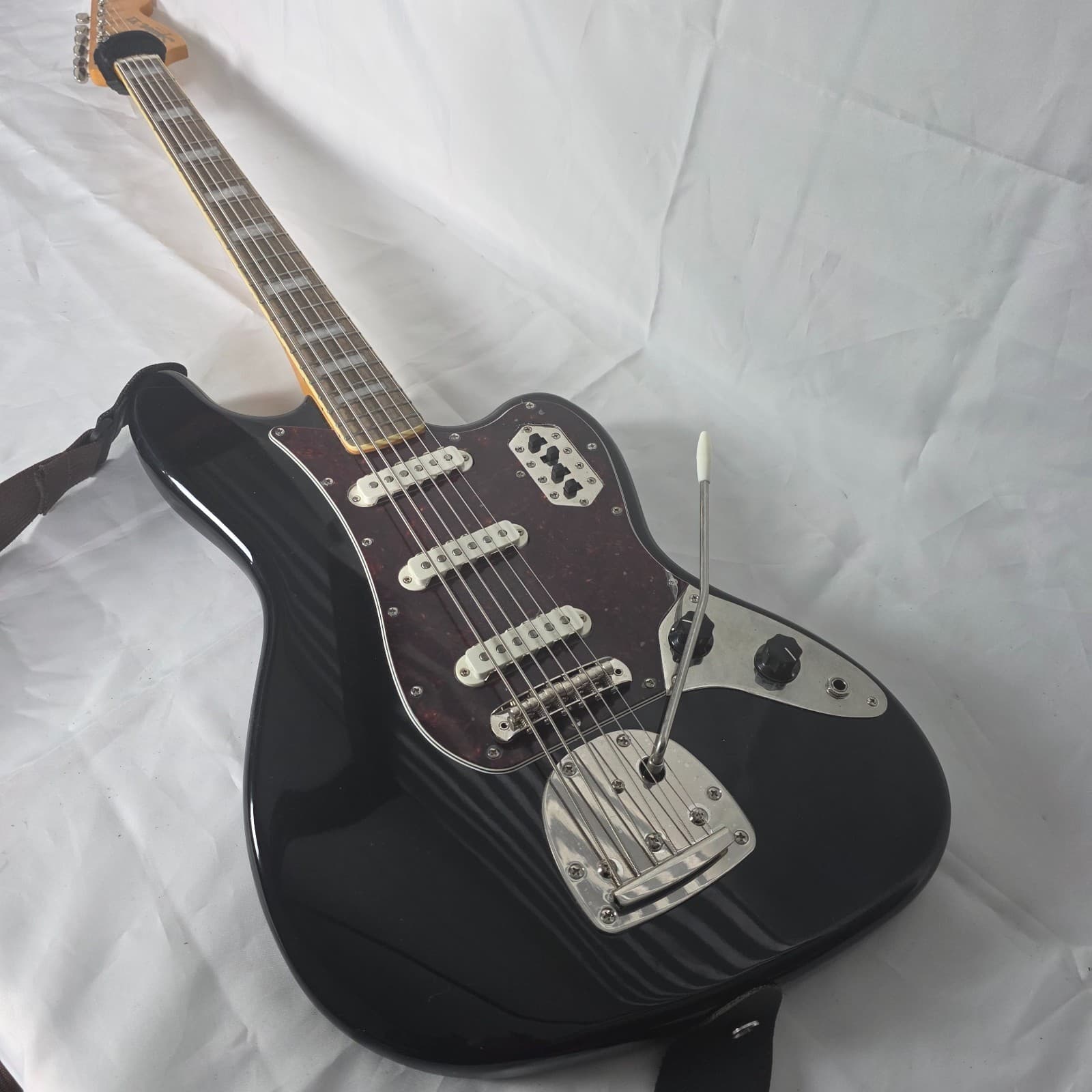 Squier by Fender Classic Vibe '60s Bass VI Gloss Black Poplar Tortoise Pickguard - Thumbnail 10