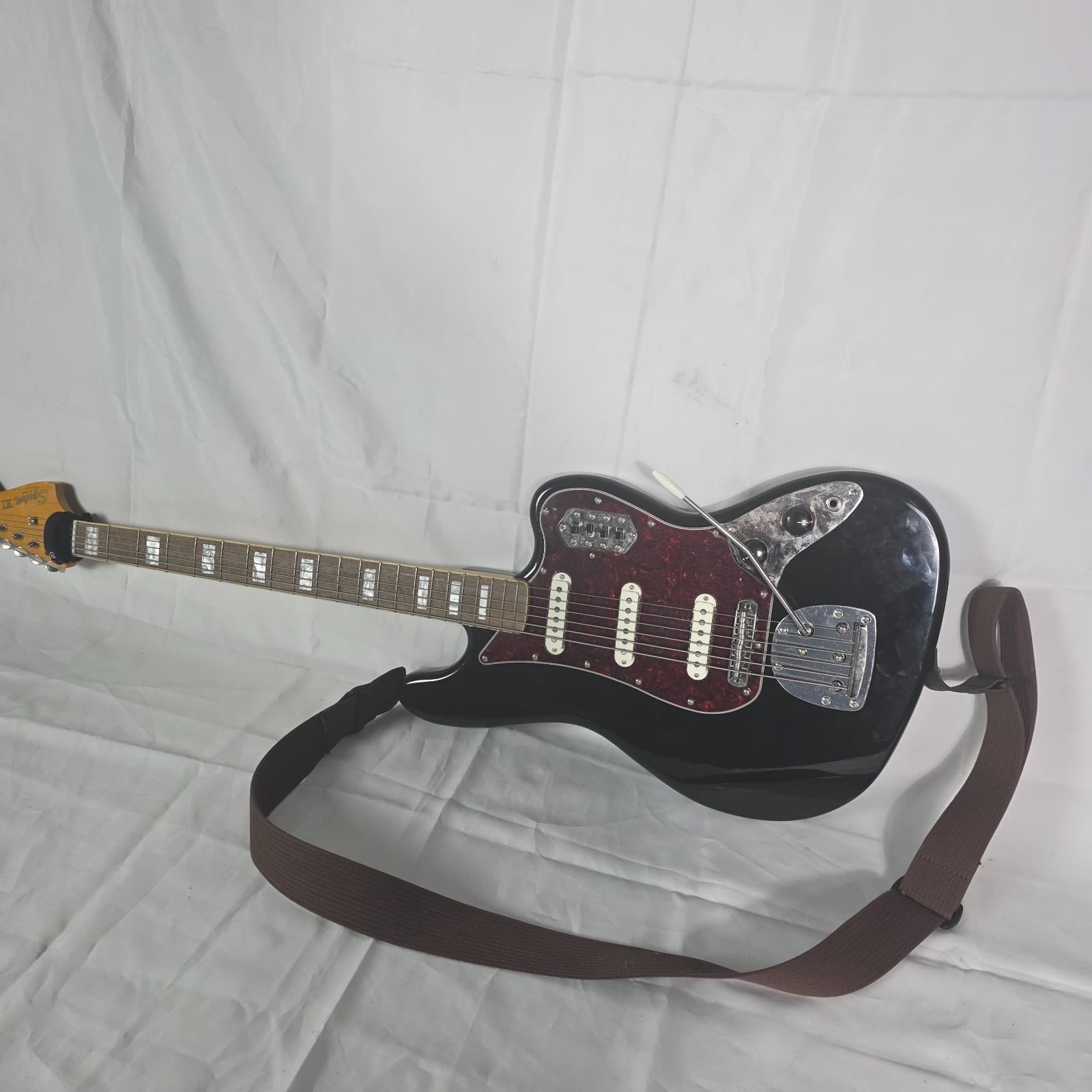 Squier by Fender Classic Vibe '60s Bass VI Gloss Black Poplar Tortoise Pickguard - Thumbnail 7