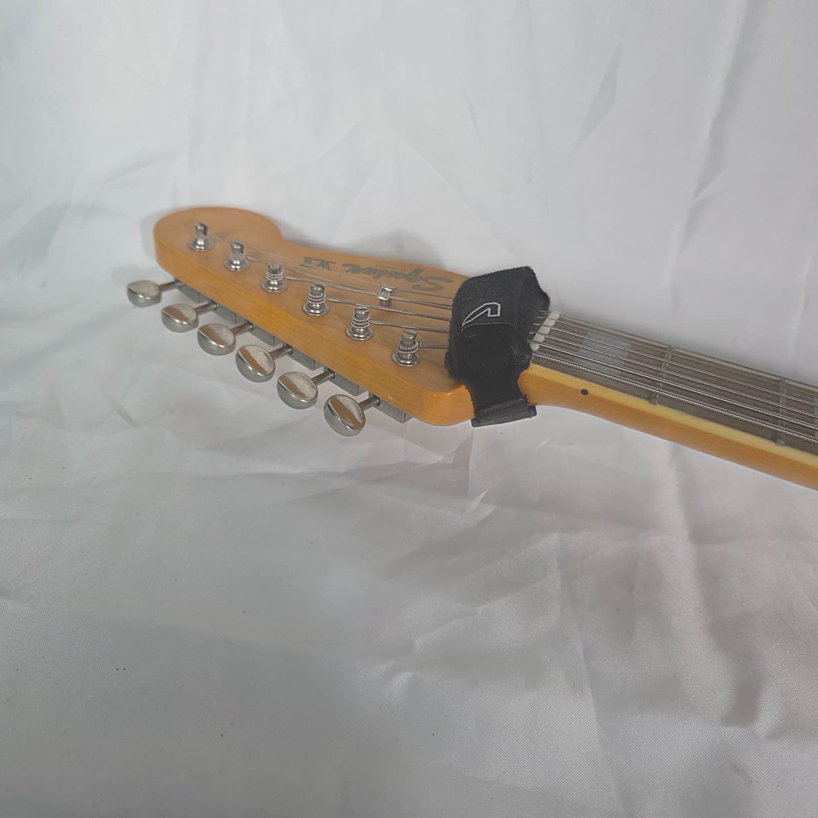 Squier by Fender Classic Vibe '60s Bass VI Gloss Black Poplar Tortoise Pickguard - Thumbnail 13