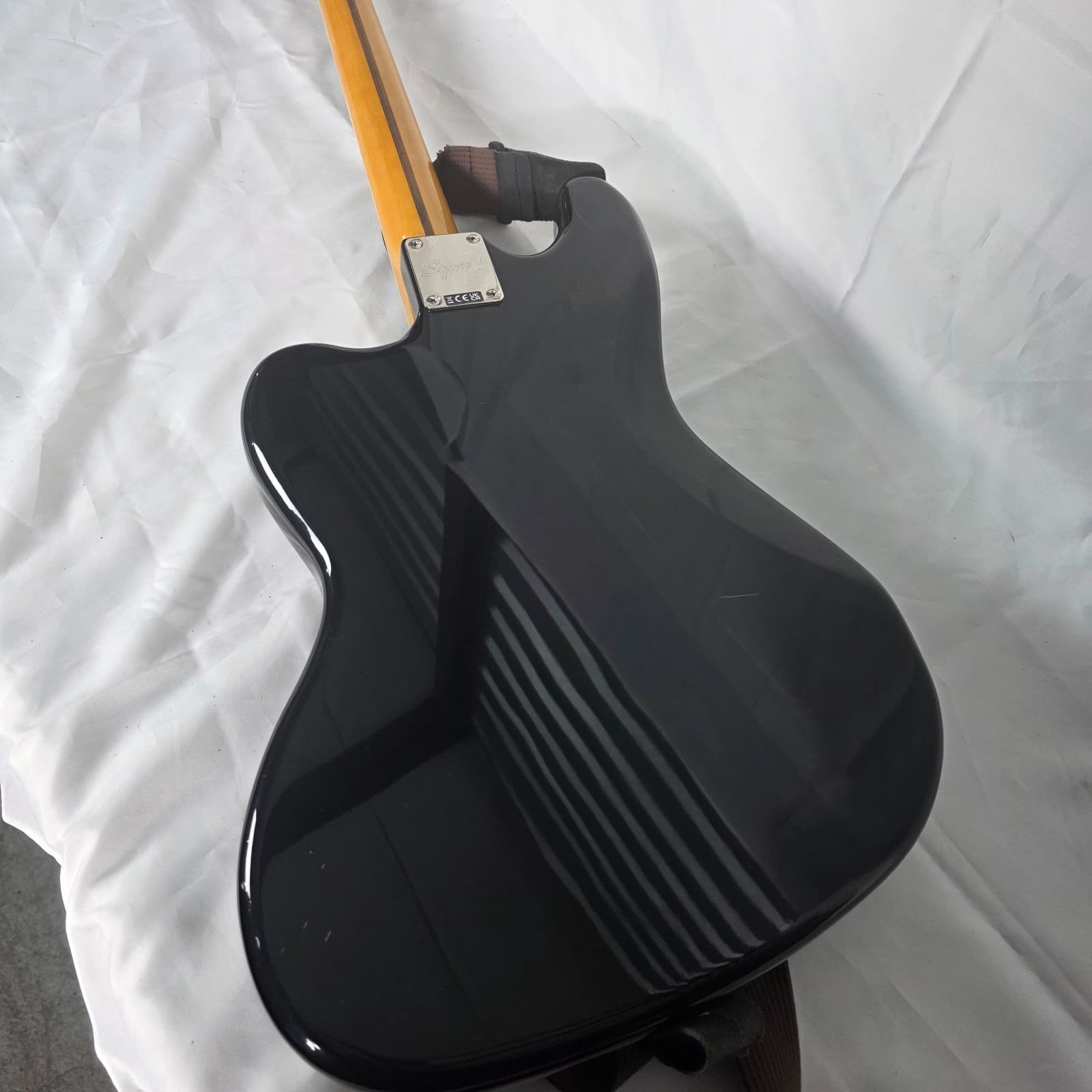 Squier by Fender Classic Vibe '60s Bass VI Gloss Black Poplar Tortoise Pickguard - Thumbnail 18