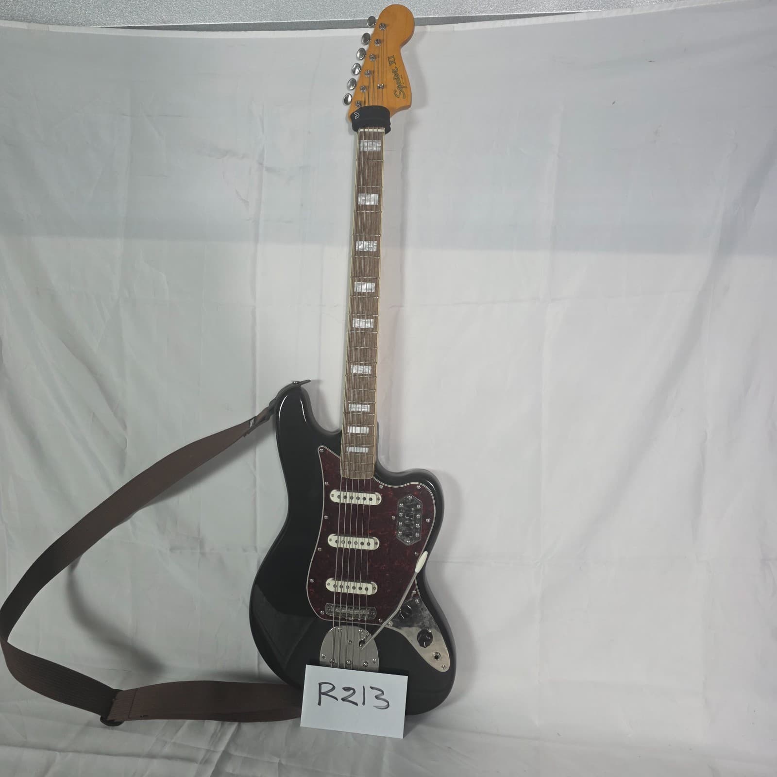 Squier by Fender Classic Vibe '60s Bass VI Gloss Black Poplar Tortoise Pickguard - Thumbnail 3