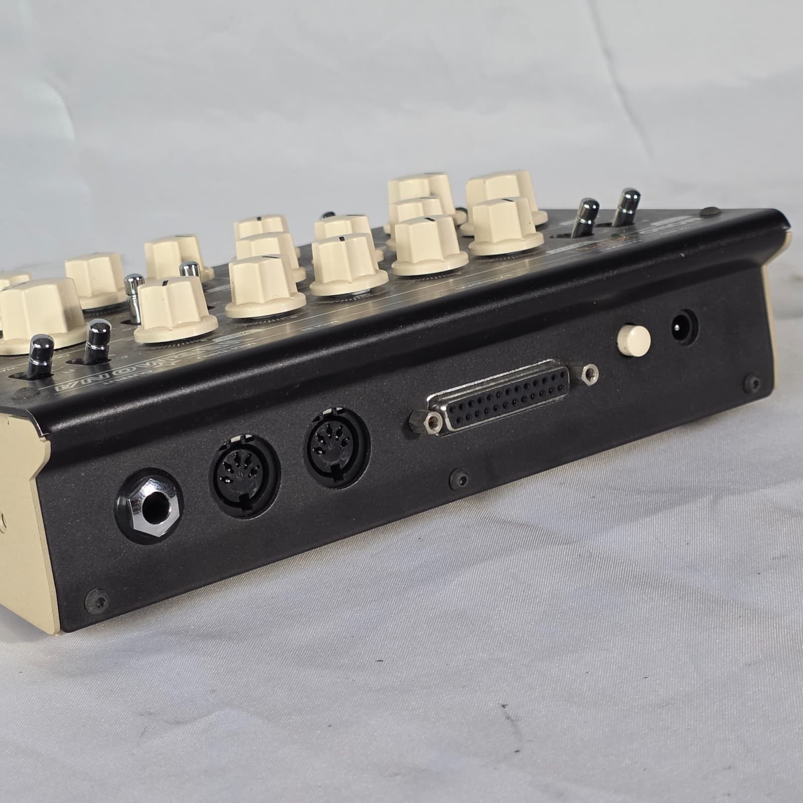 Vermona Mono Lancet Analog 24dB VCA Envelope Synthesizer Desktop Module - Black - Thumbnail 5