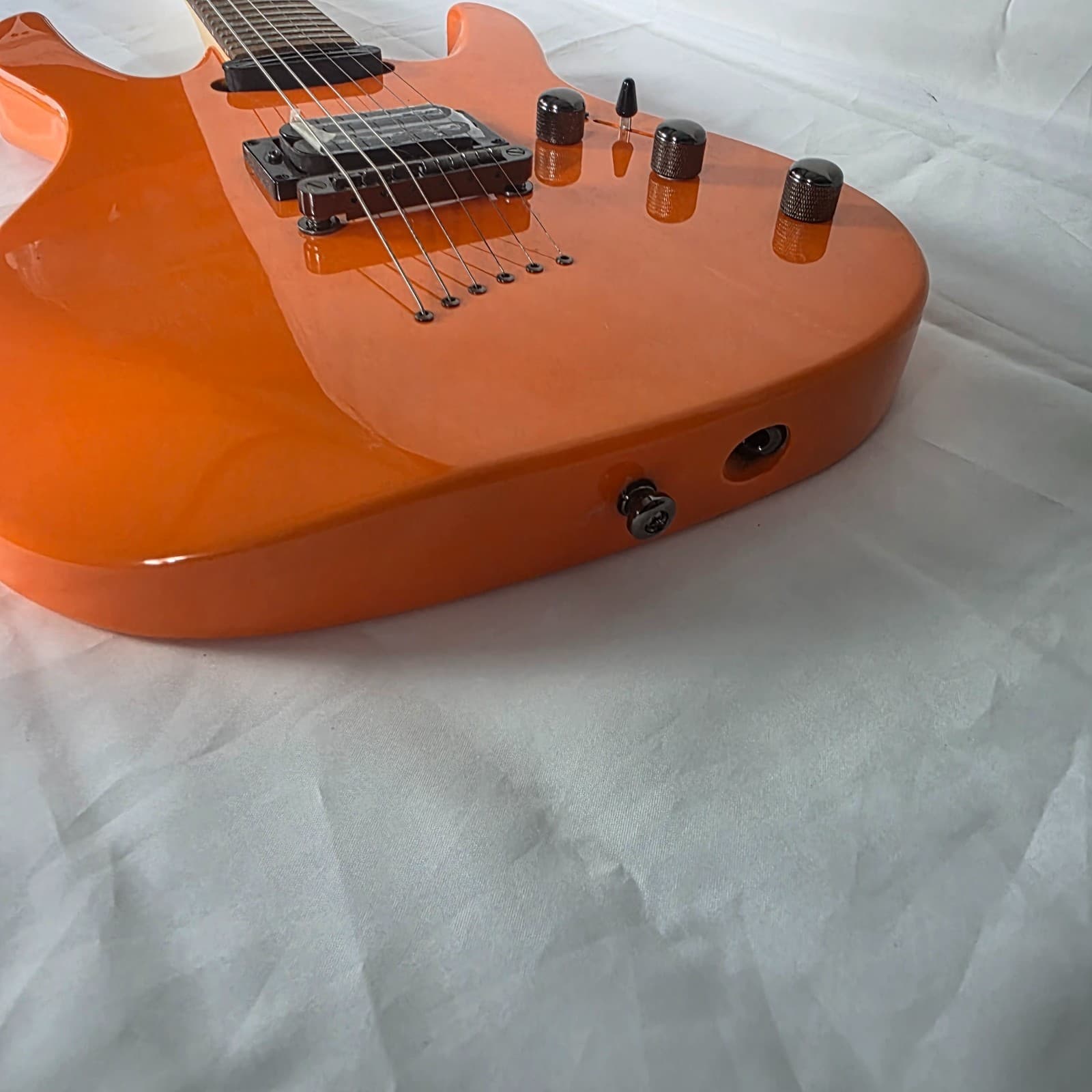 Mitchell MD200 Modern Series Double Cutaway Electric Guitar Orange H/S Pickups - Thumbnail 13