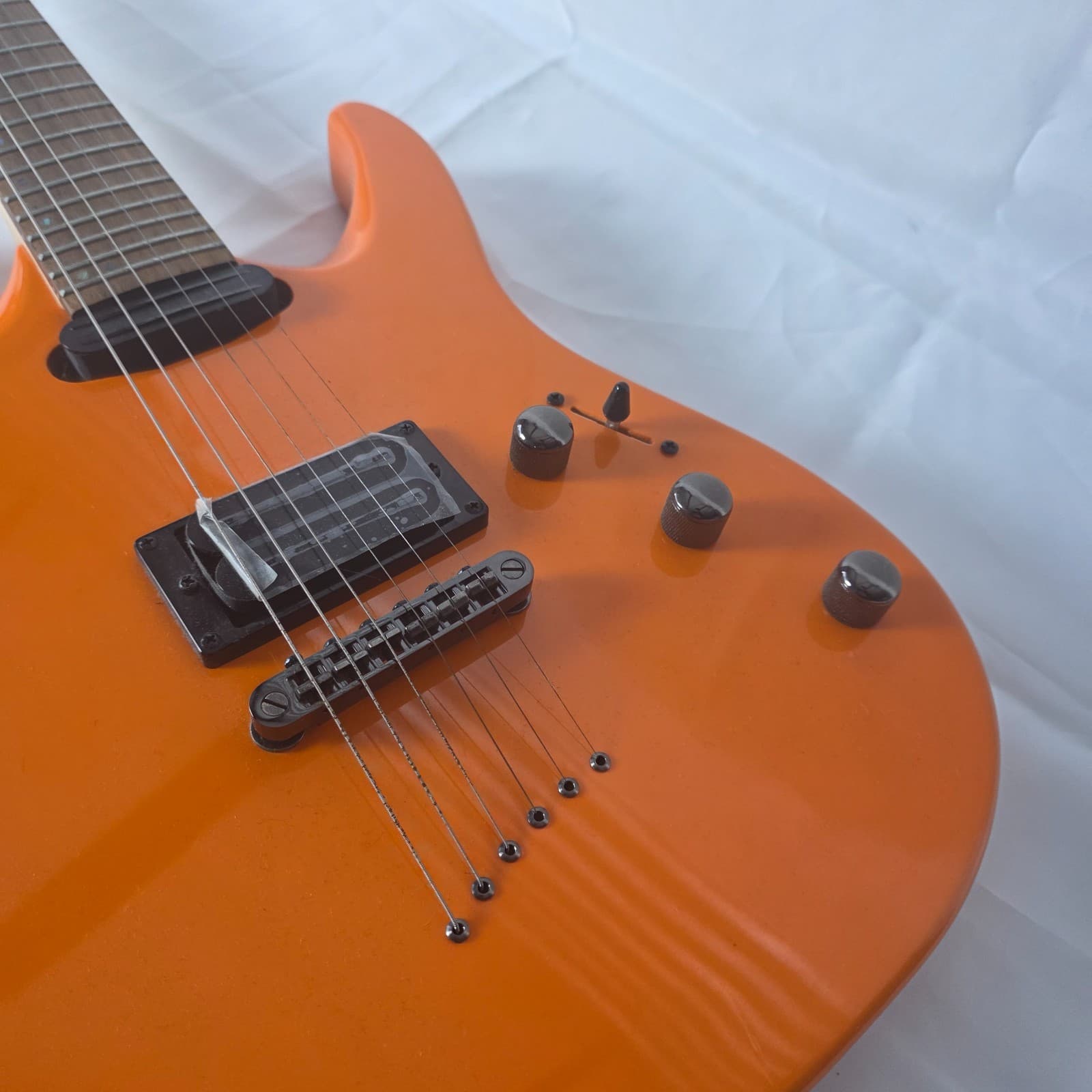 Mitchell MD200 Modern Series Double Cutaway Electric Guitar Orange H/S Pickups - Thumbnail 12