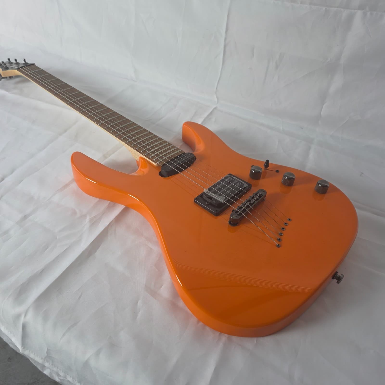 Mitchell MD200 Modern Series Double Cutaway Electric Guitar Orange H/S Pickups - Thumbnail 10