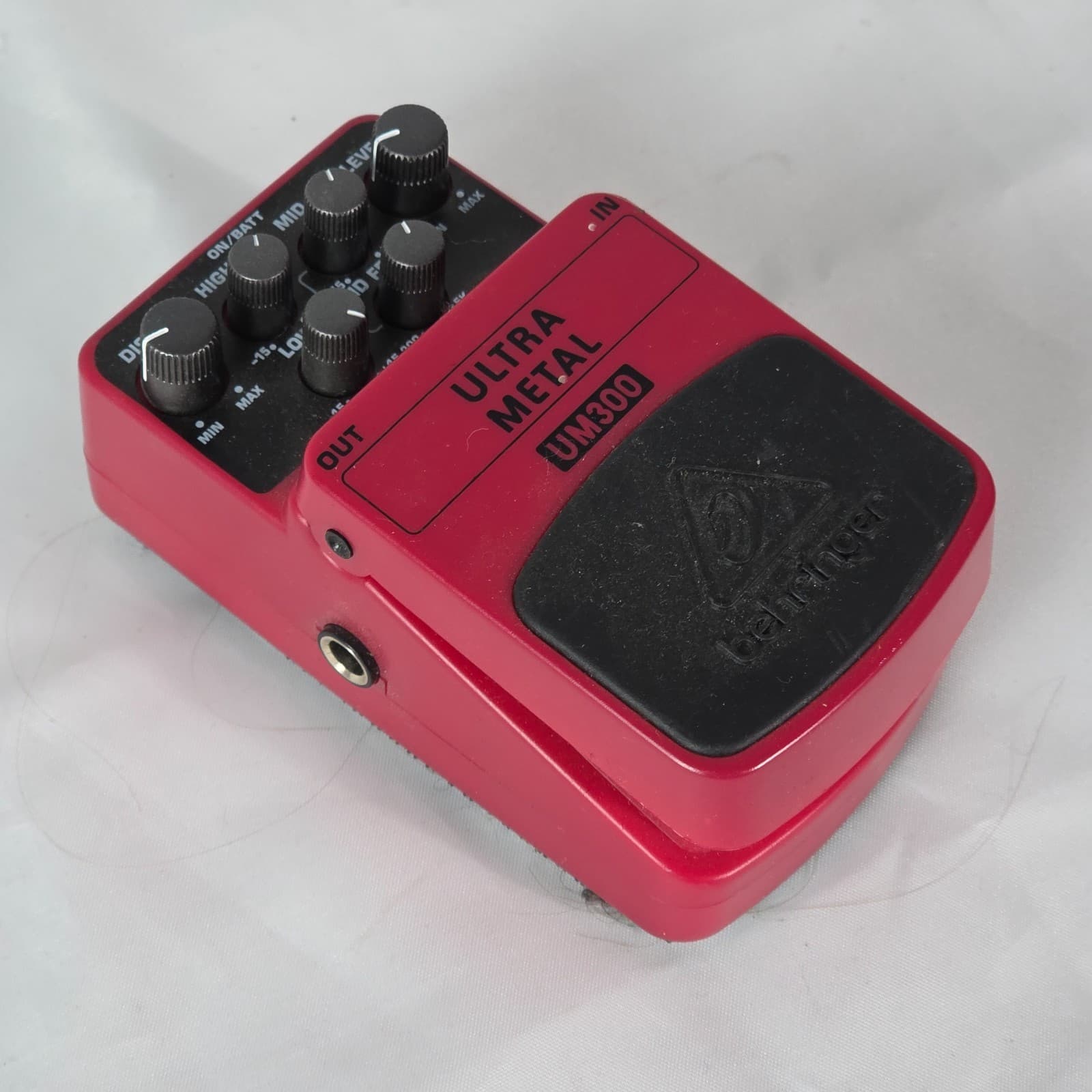 Behringer UM300 Ultra Metal High-Gain Distortion Guitar Effects Pedal - UM 300 - Thumbnail 2