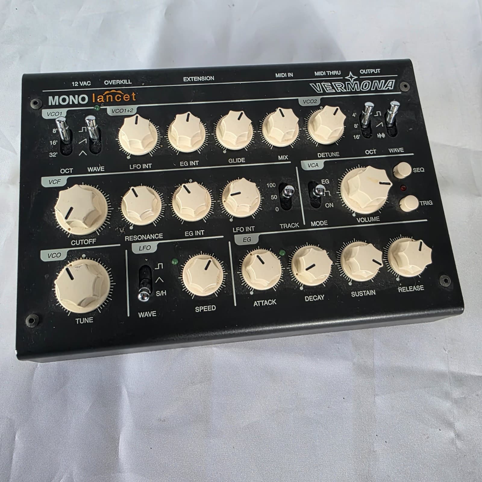 Vermona Mono Lancet Analog 24dB VCA Envelope Synthesizer Desktop Module - Black - Thumbnail 2