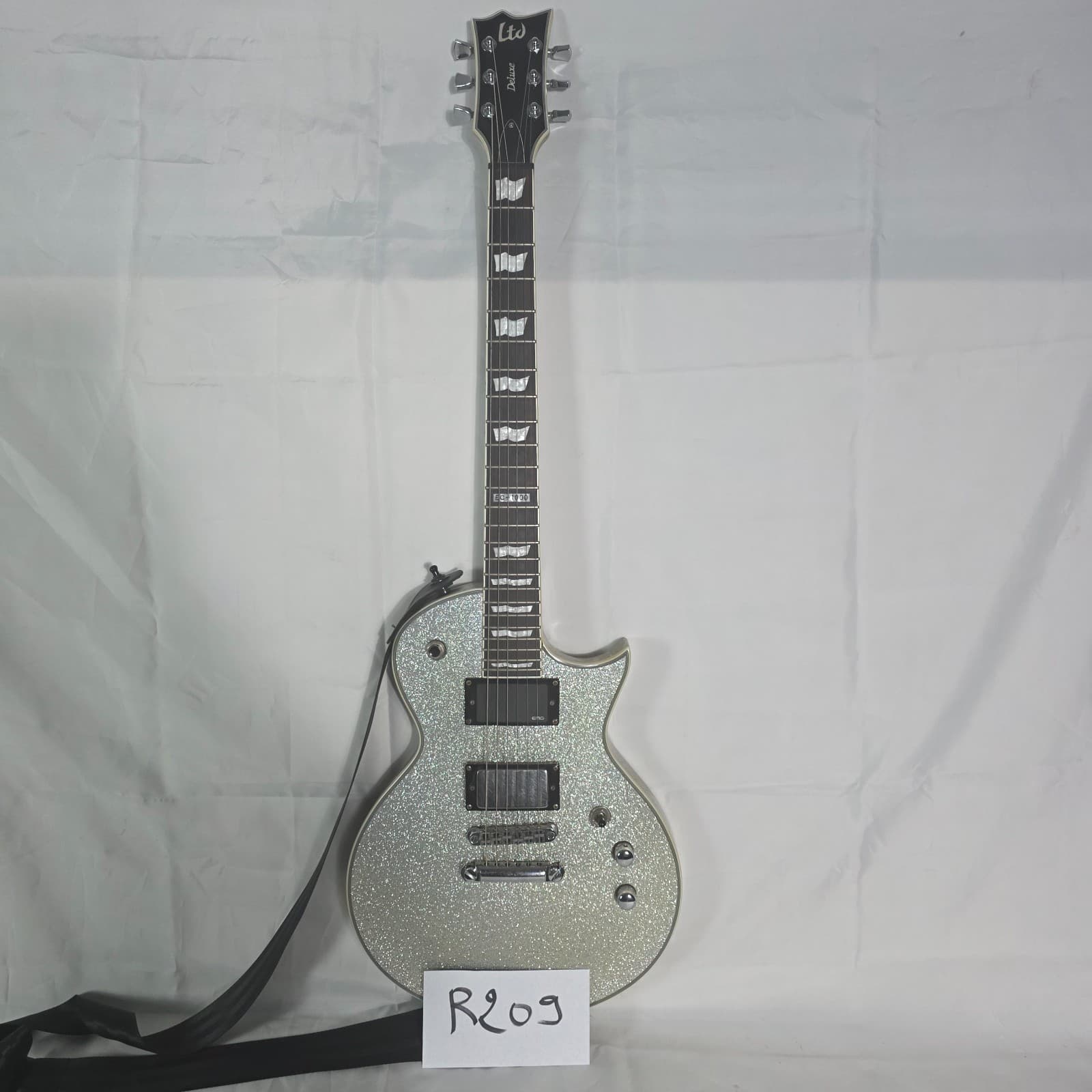 ESP LTD EC-1000 Deluxe Silver Sparkle MIK Korea Electric Guitar - EMG Pickups - Thumbnail 3