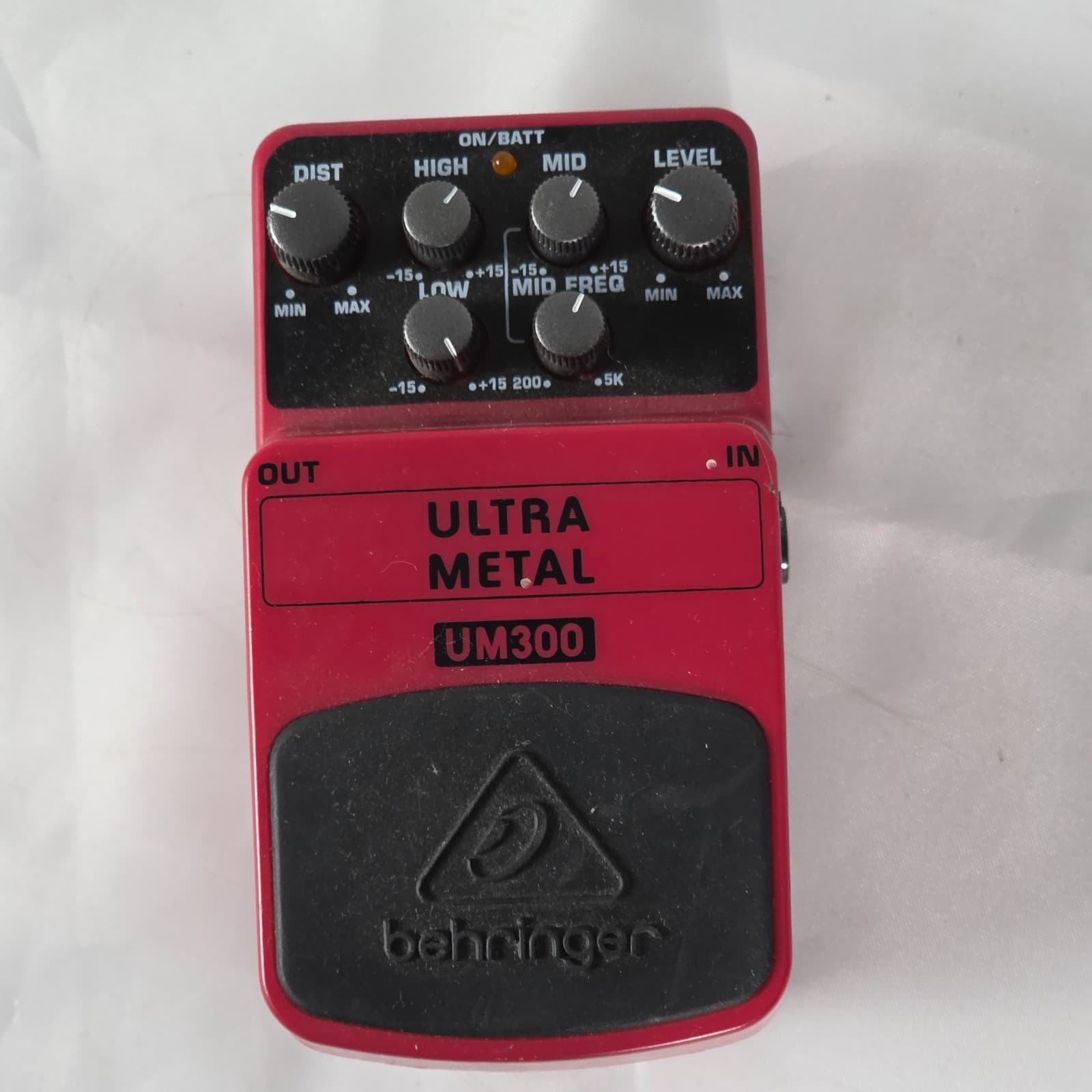 Behringer UM300 Ultra Metal High-Gain Distortion Guitar Effects Pedal - UM 300 - Thumbnail 3