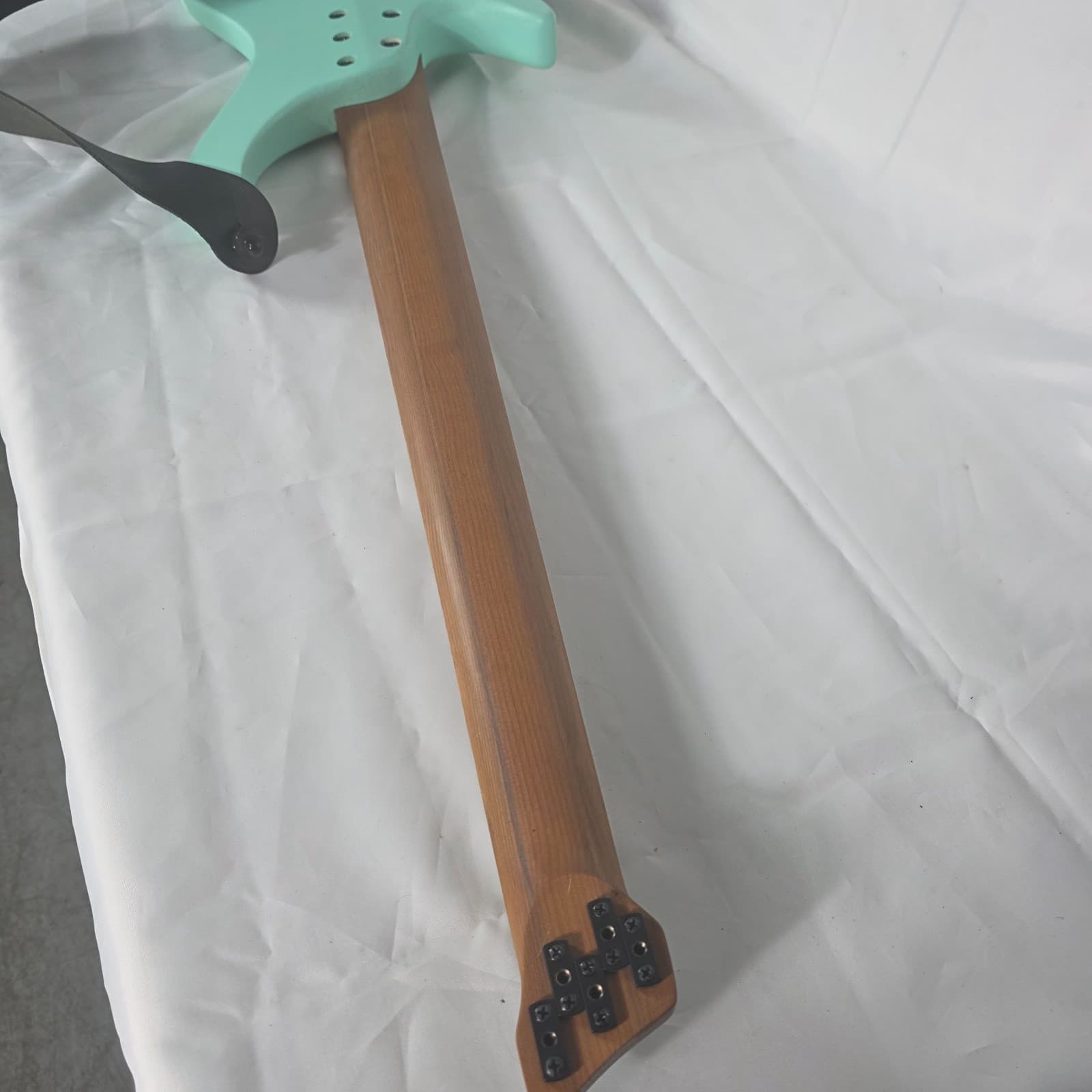 Ibanez EHB1005MS Bass Workshop 5-String Headless Bass Electric Guitar Green - Thumbnail 14