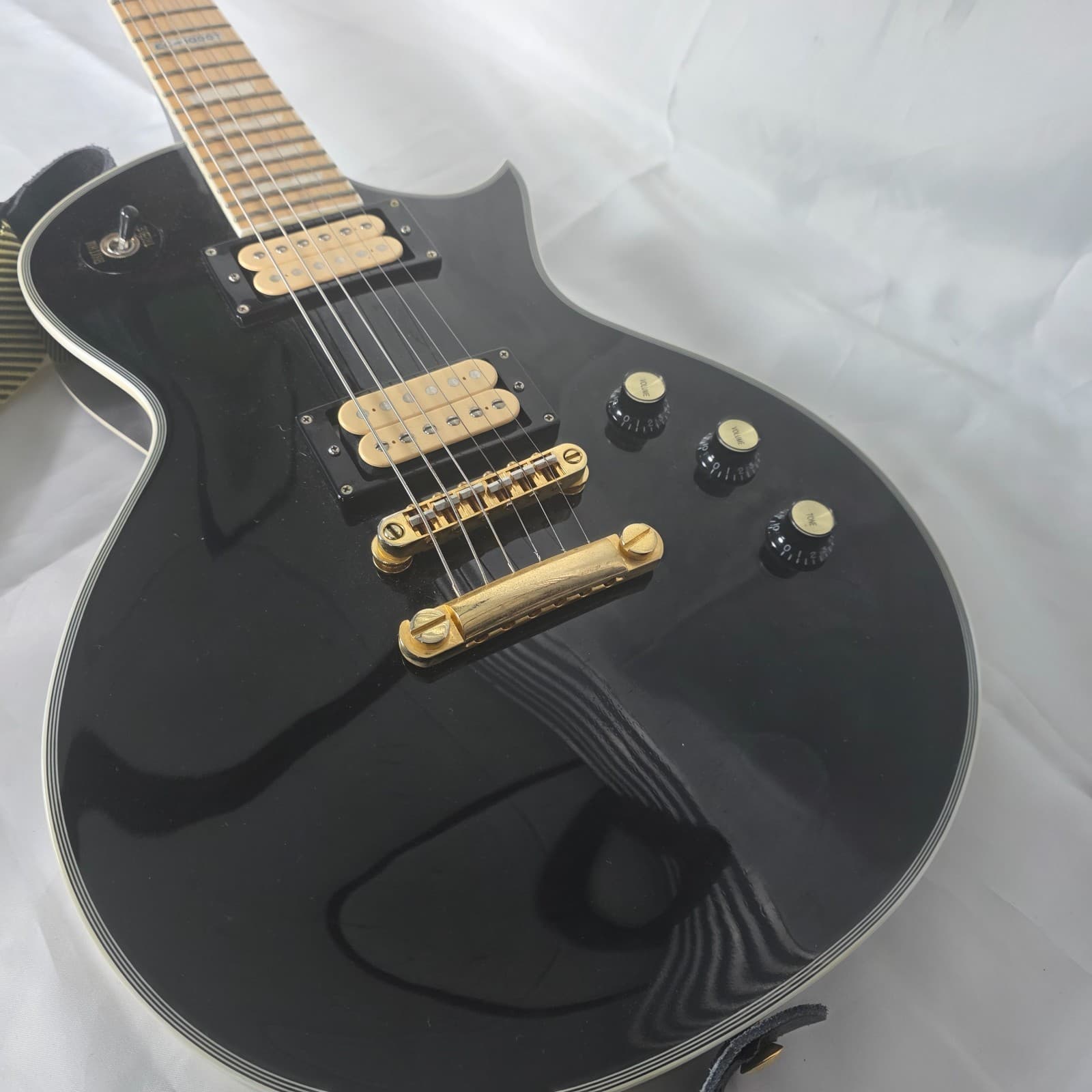 ESP LTD EC-1000T Deluxe Electric Guitar Gloss Black w/ Maple Fretboard Gold HW - Thumbnail 12