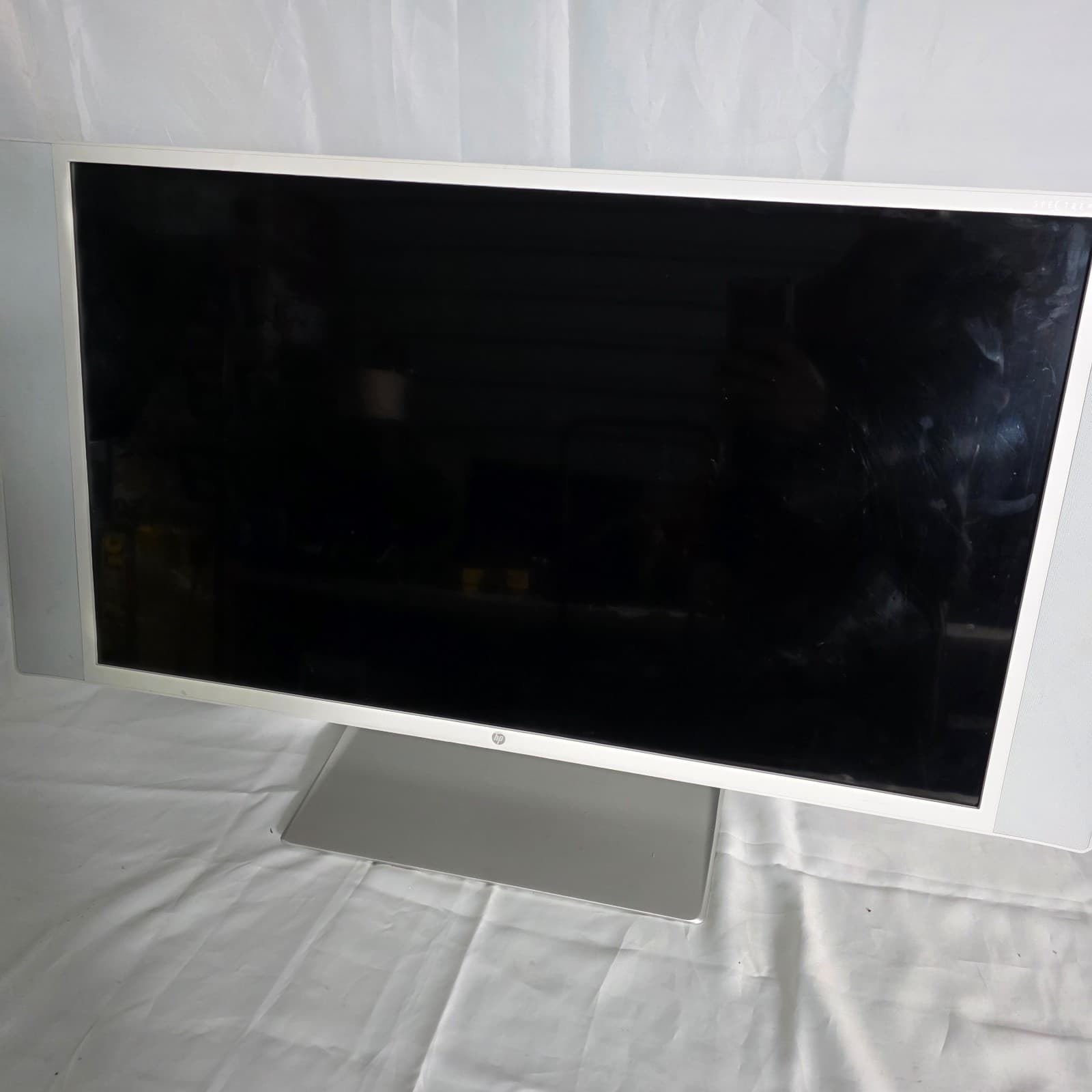 HP Spectre 32-inch Studio Display 4K Monitor w/ Built-in Speakers & Modern Stand - Thumbnail 2