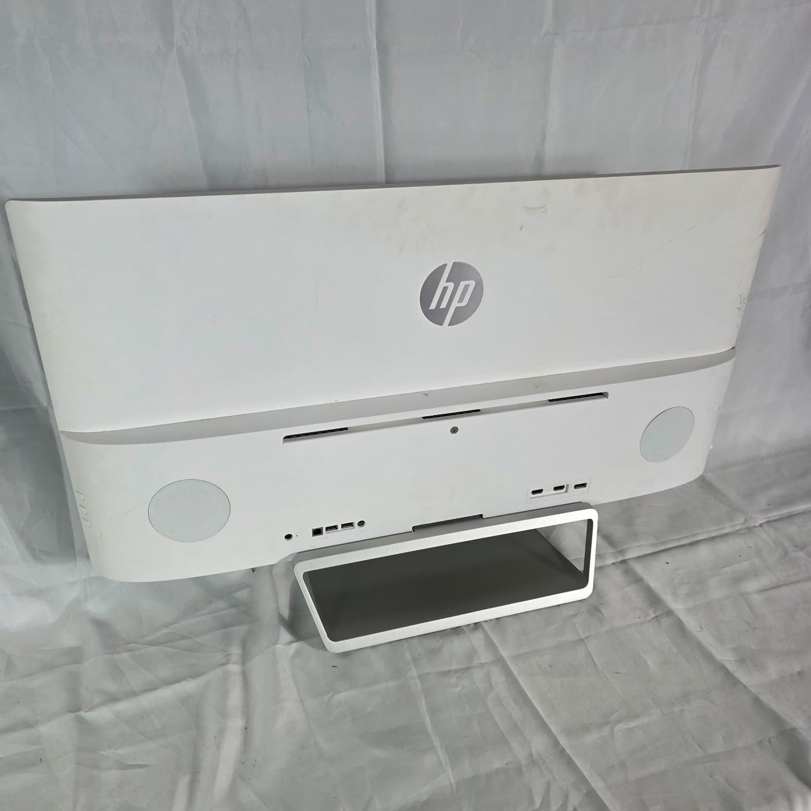 HP Spectre 32-inch Studio Display 4K Monitor w/ Built-in Speakers & Modern Stand - Thumbnail 4