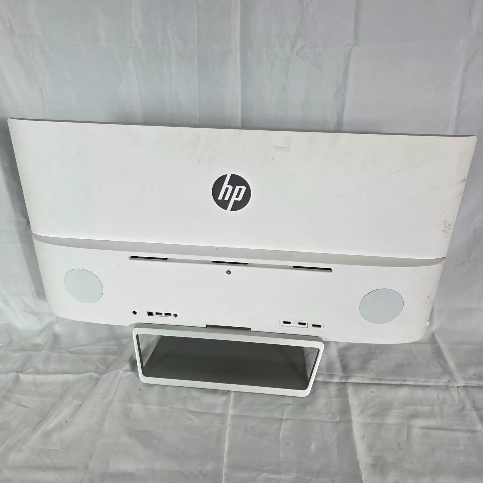 HP Spectre 32-inch Studio Display 4K Monitor w/ Built-in Speakers & Modern Stand - Thumbnail 5