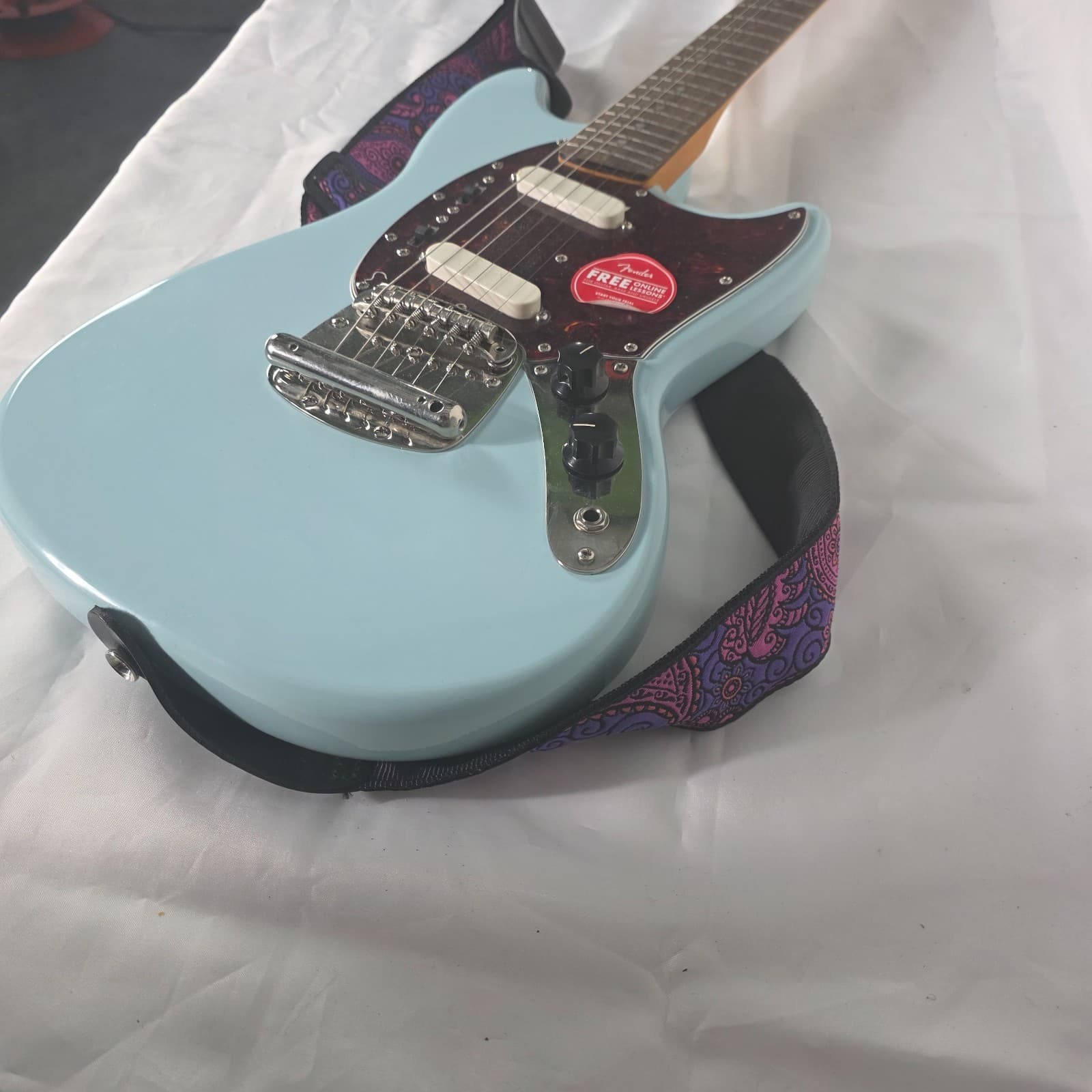 Squier by Fender Classic Vibe '60s Mustang Sonic Blue Poplar Maple 6 String - Thumbnail 17