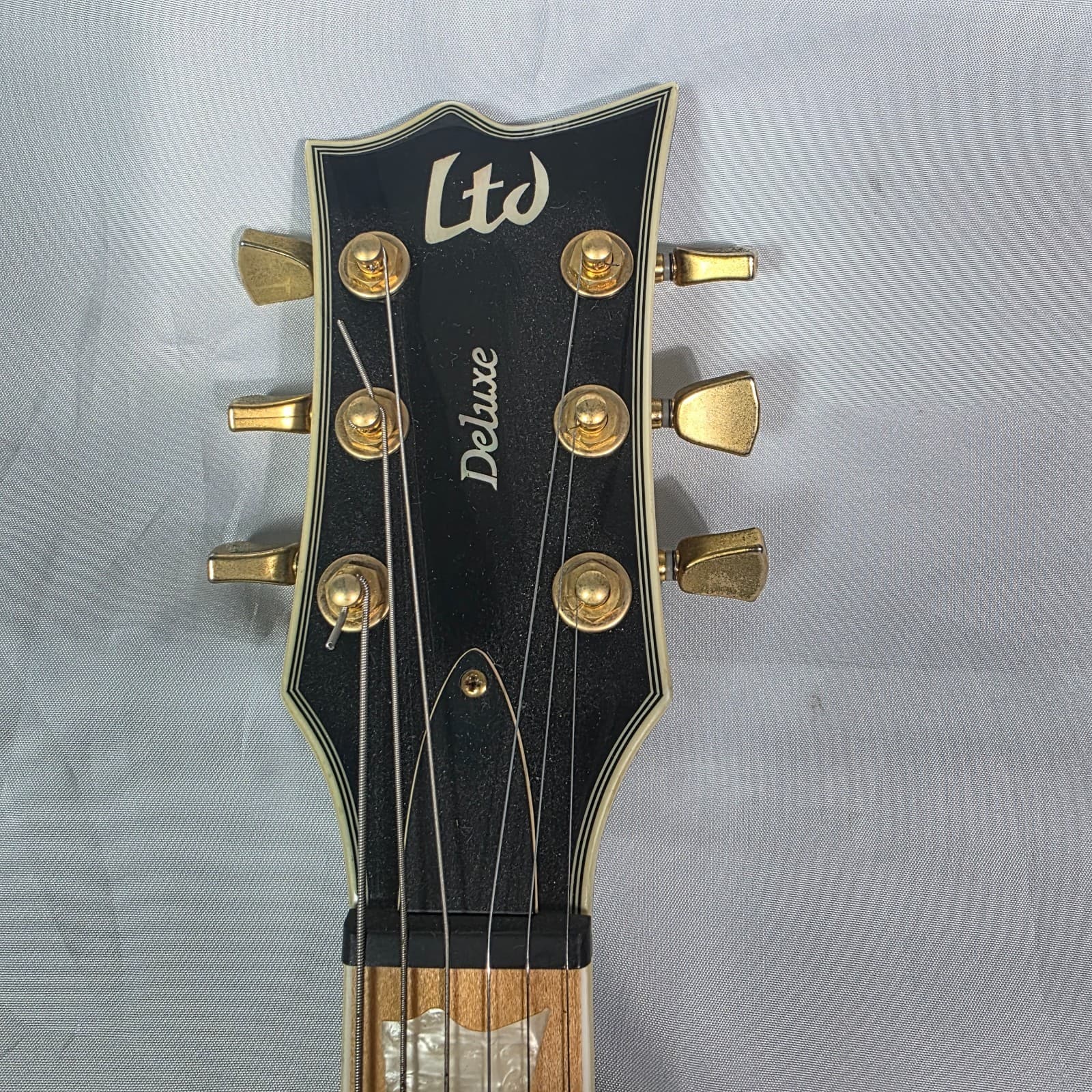 ESP LTD EC-1000T Deluxe Electric Guitar Gloss Black w/ Maple Fretboard Gold HW - Thumbnail 4