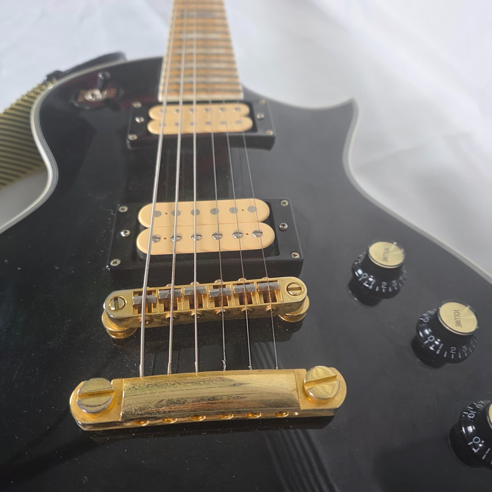 ESP LTD EC-1000T Deluxe Electric Guitar Gloss Black w/ Maple Fretboard Gold HW - Thumbnail 13