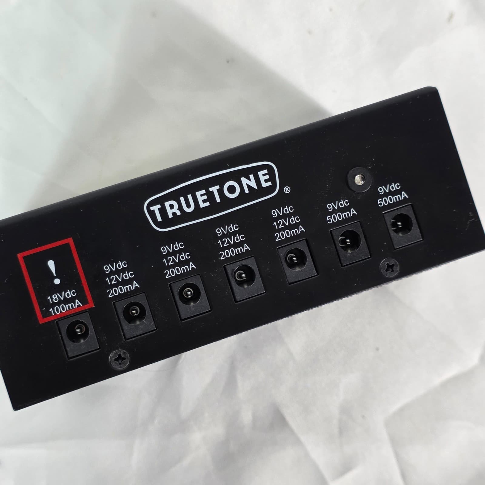 Truetone 1 SPOT Pro CS7 Pure Isolated Guitar Pedal Power Supply - 7 Outputs - Thumbnail 4