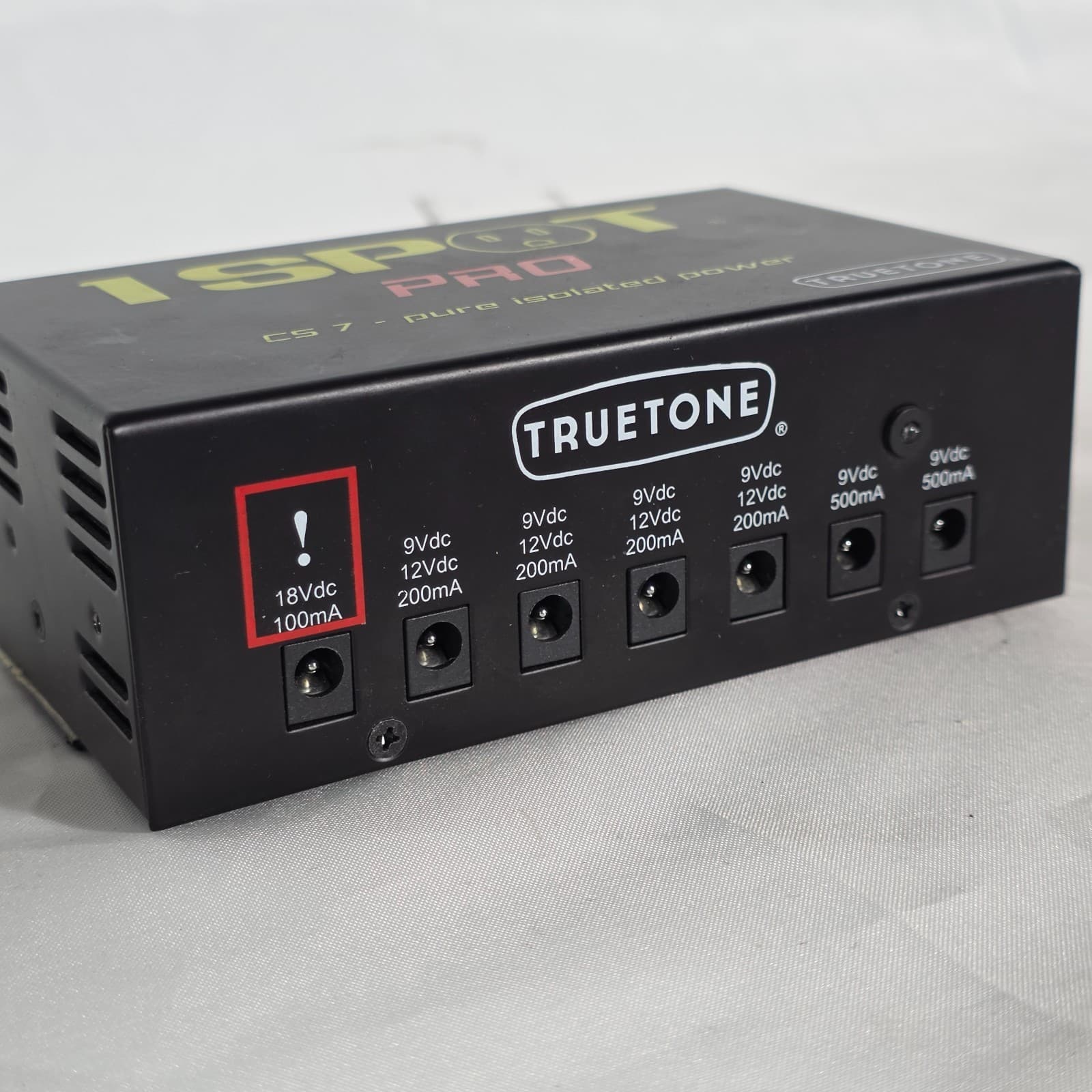 Truetone 1 SPOT Pro CS7 Pure Isolated Guitar Pedal Power Supply - 7 Outputs - Thumbnail 5