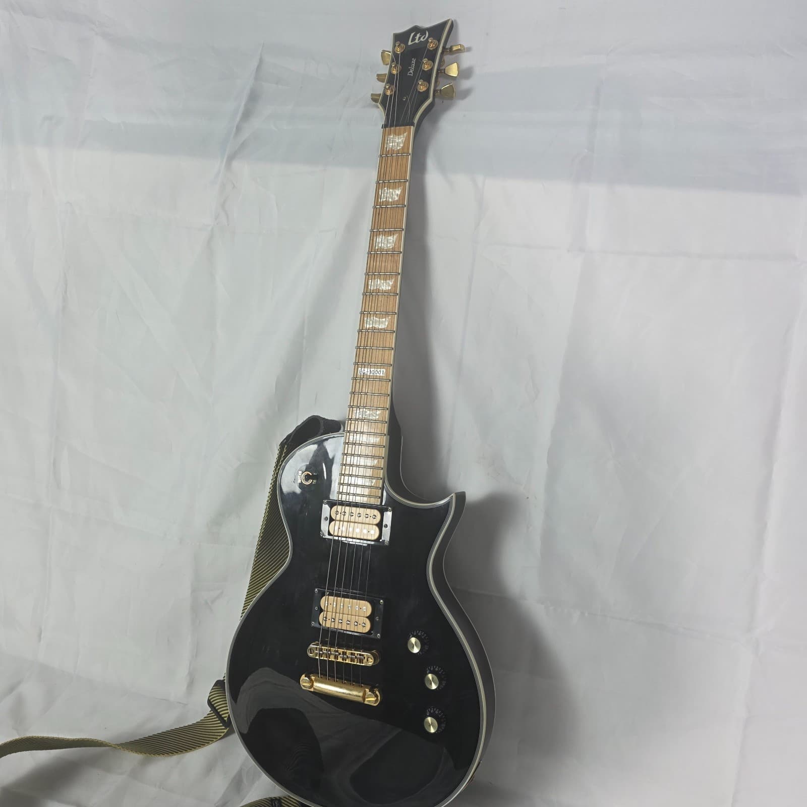 ESP LTD EC-1000T Deluxe Electric Guitar Gloss Black w/ Maple Fretboard Gold HW - Thumbnail 2