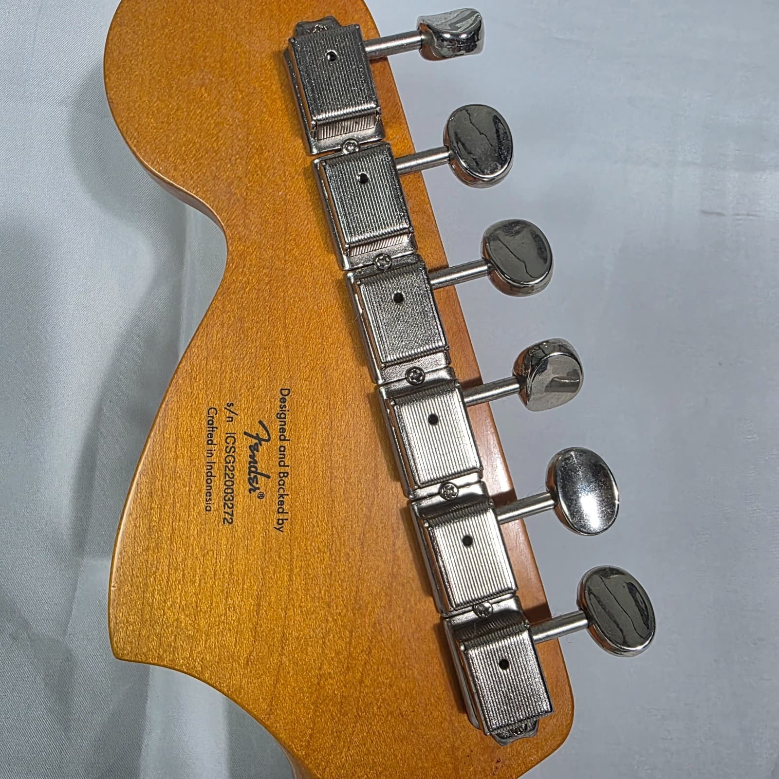 Squier by Fender Classic Vibe '60s Mustang Sonic Blue Poplar Maple 6 String - Thumbnail 10