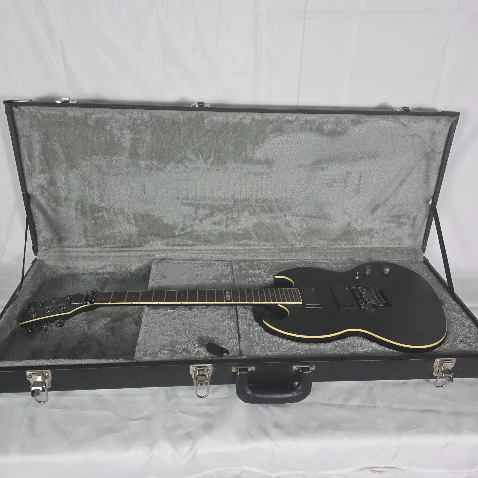 ESP LTD TM-600 Electric Guitar Travis Miguel Signature Viper - Black Satin 06-10 - Thumbnail 23