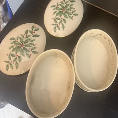 LENOX Holiday Holly Berry Pierced Trinket Box Christmas Porcelain Gold Trim - Thumbnail 3