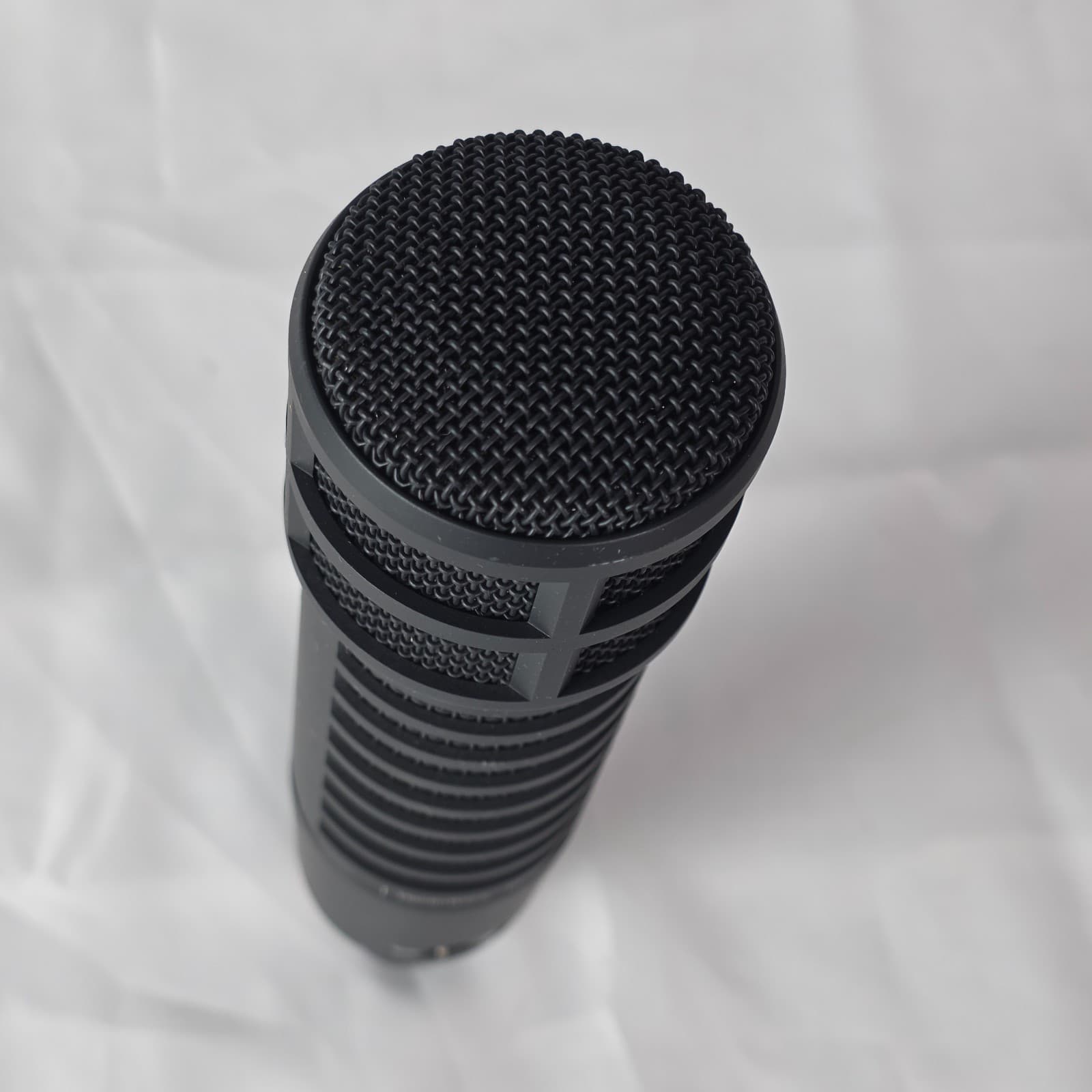 Electro-Voice RE20 Dynamic Cardioid Microphone Broadcast Mic with Variable-D - Thumbnail 3
