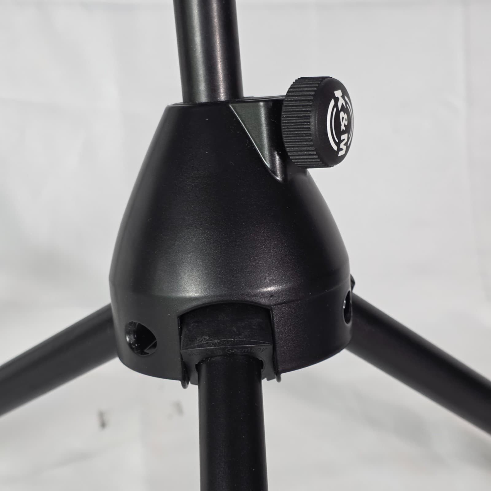 Set of 3 König & Meyer 25950 Black Low Profile Tripod Mic Stand with Boom Arm - Thumbnail 4