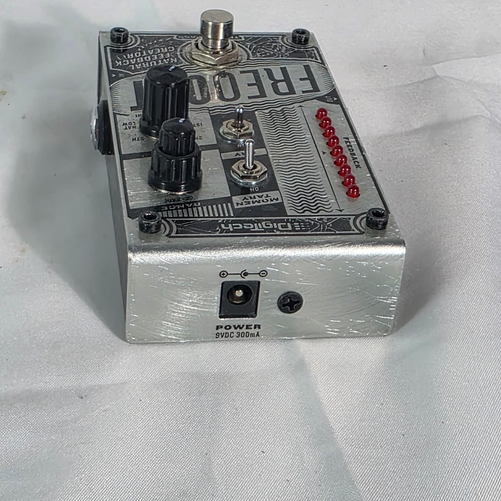 DigiTech FreqOut Natural Feedback Creator 9 Volts Guitar Effects Pedal - Silver - Thumbnail 4