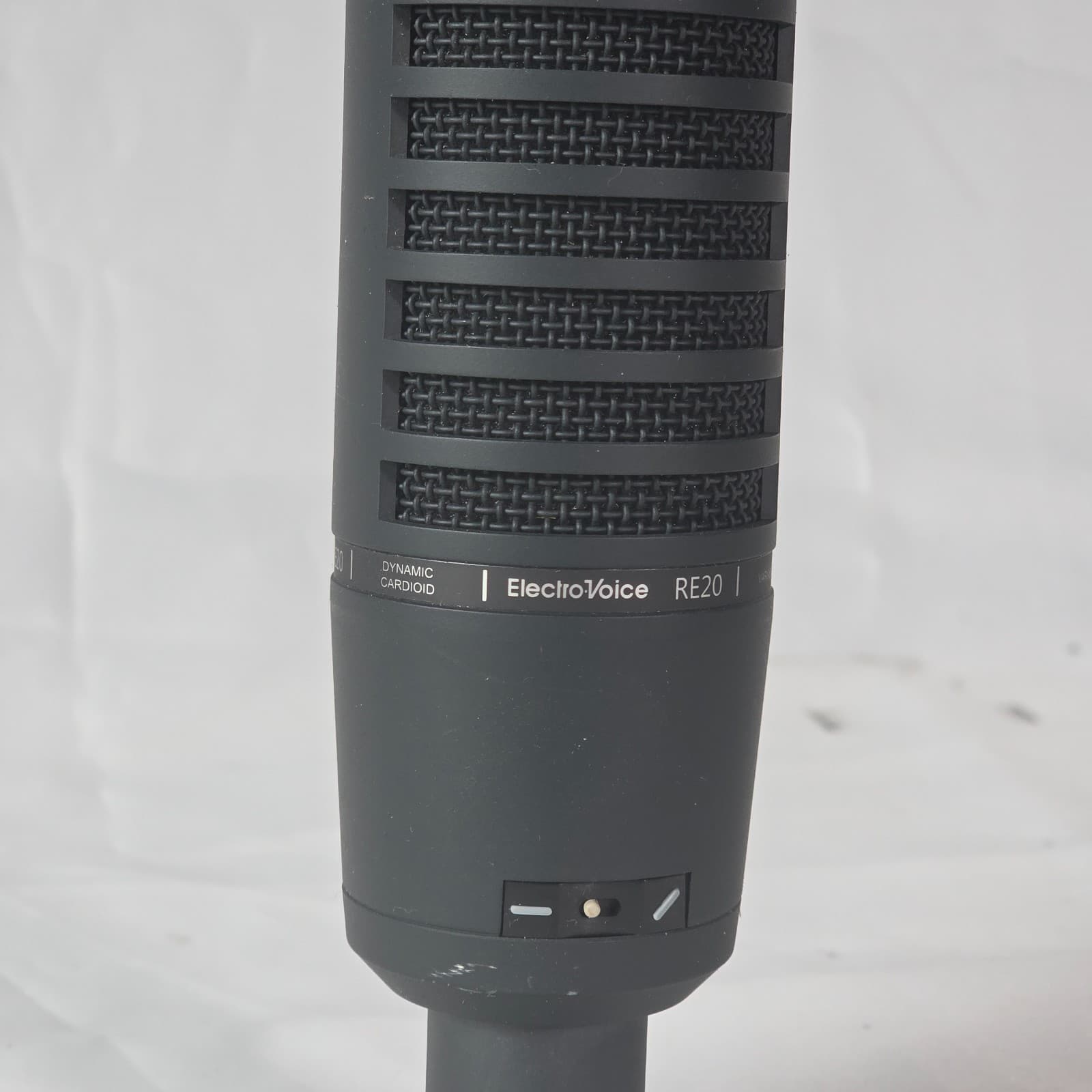 Electro-Voice RE20 Dynamic Cardioid Microphone Broadcast Mic with Variable-D - Thumbnail 2