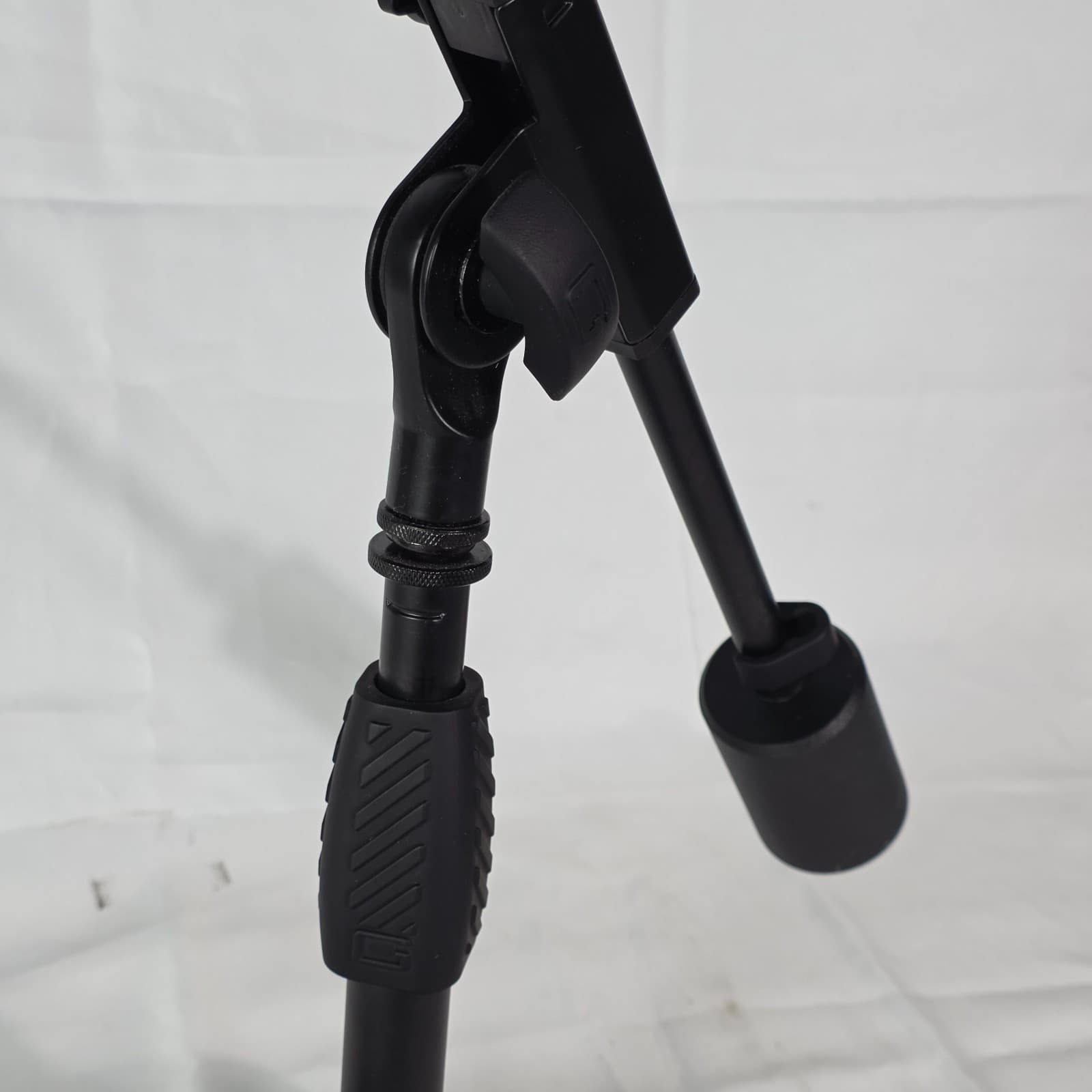 Gator Frameworks GFW-MIC-0822 Compact Base Desktop Telescoping Boom Mic Stand - Thumbnail 8