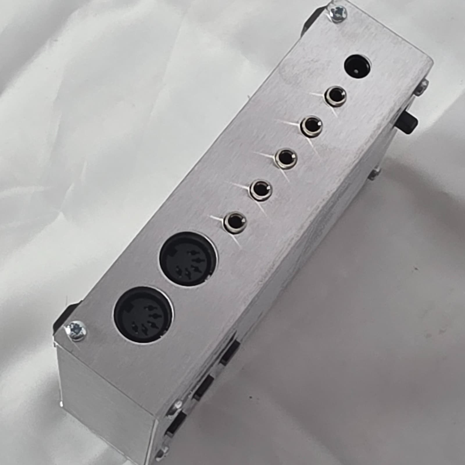 Kenton Pro Solo Mk3 MIDI to CV Converter Analog High Spec Single Channel Silver - Thumbnail 3