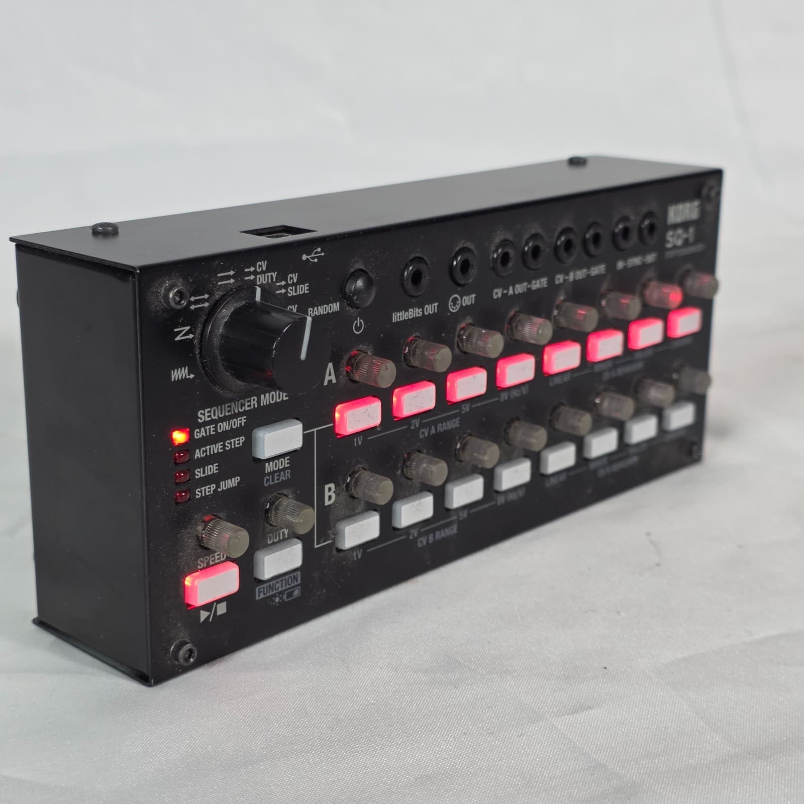 Korg SQ-1 Compact 2x8 Black Portable Analog Step Sequencer - CV/Gate/MIDI/USB - Thumbnail 3