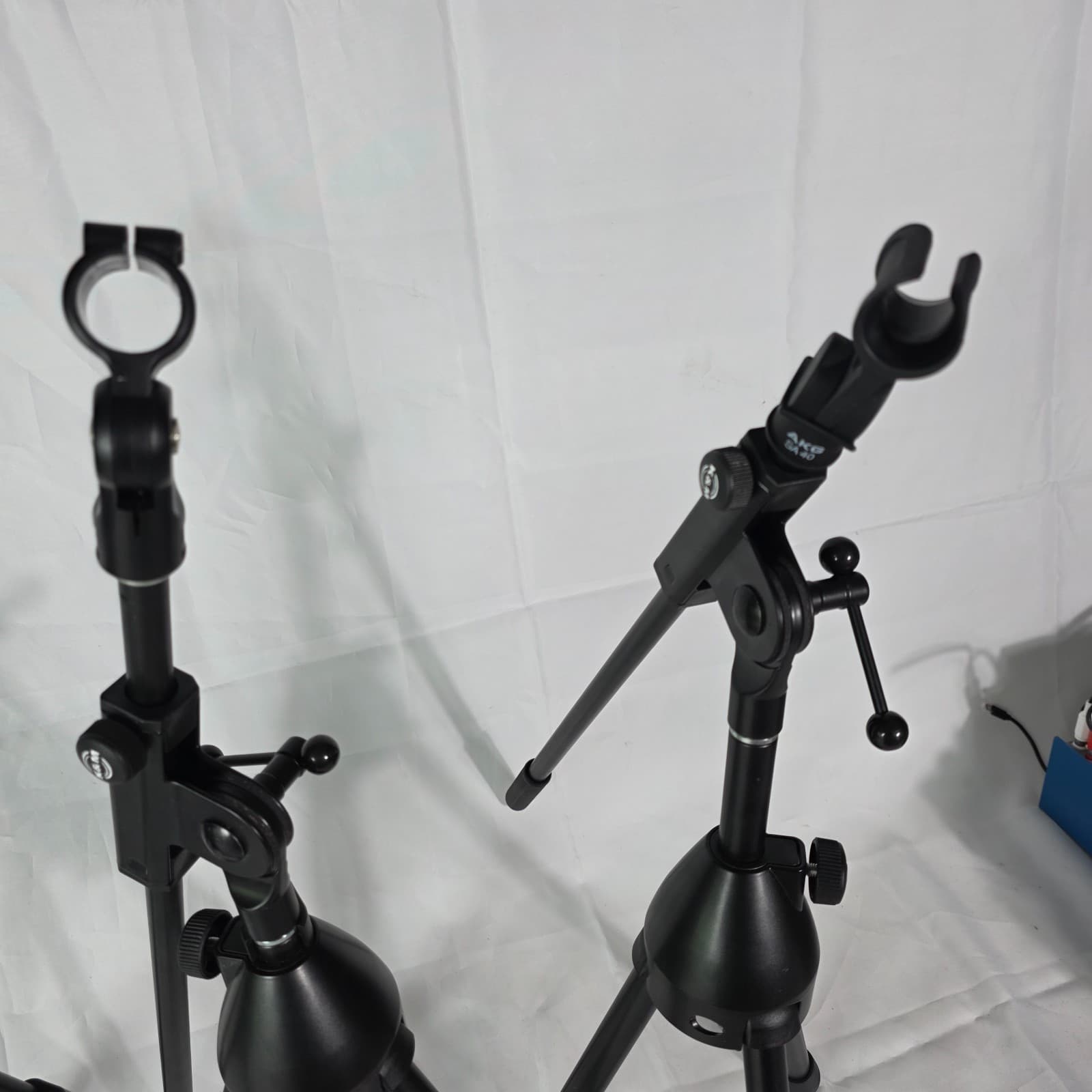 Set of 3 König & Meyer 25950 Black Low Profile Tripod Mic Stand with Boom Arm - Thumbnail 17