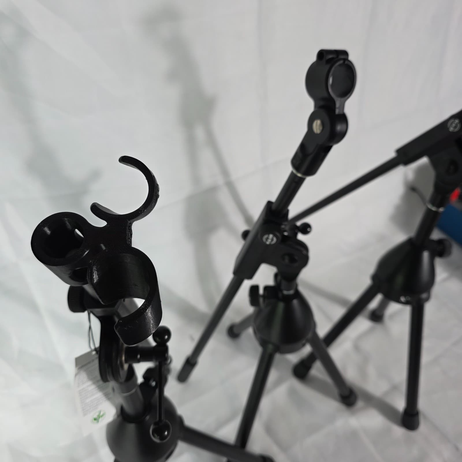 Set of 3 König & Meyer 25950 Black Low Profile Tripod Mic Stand with Boom Arm - Thumbnail 18