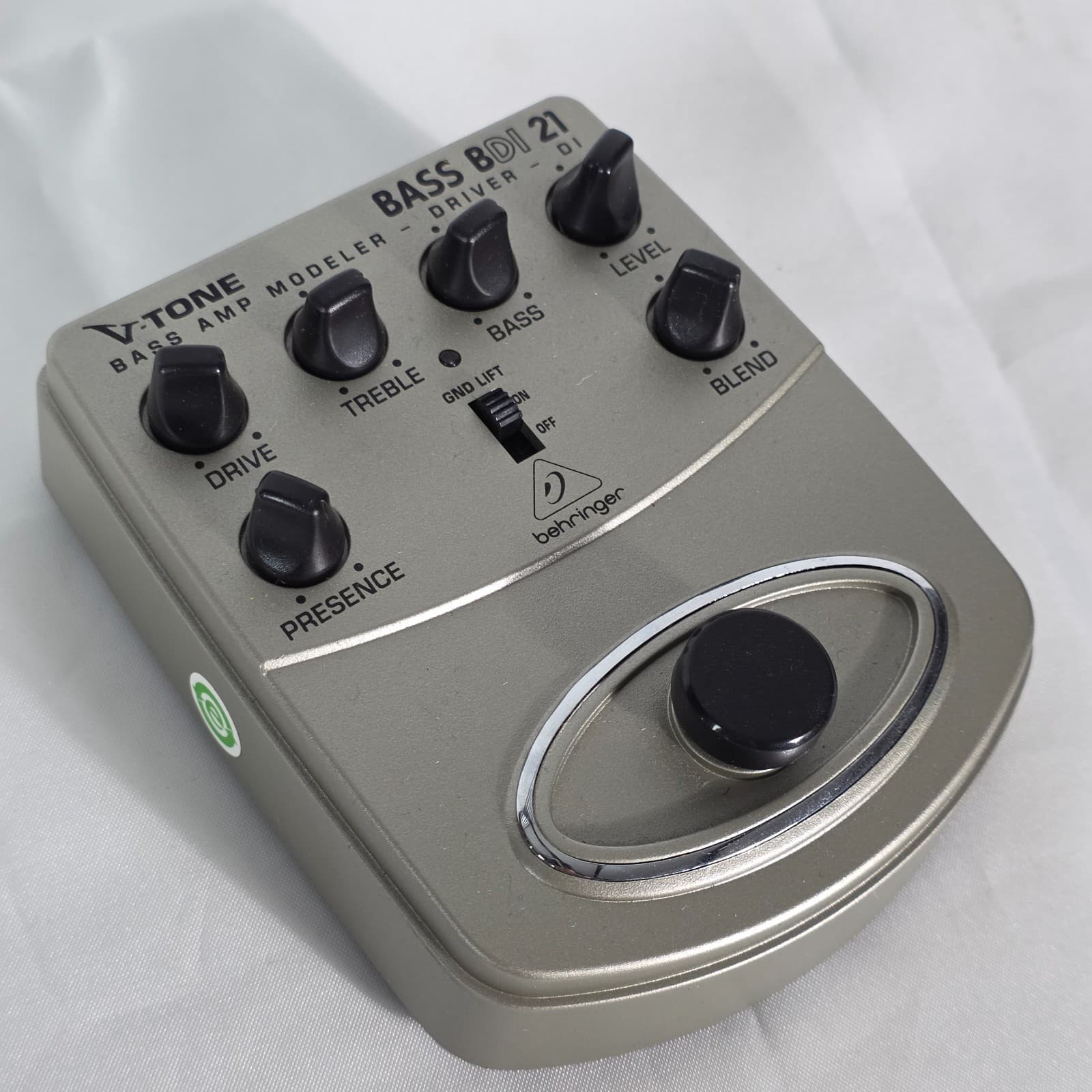 Behringer BDI21 V-Tone Bass Amp Analog 9 Watts Modeler Recording Driver DI Pedal - Image 1