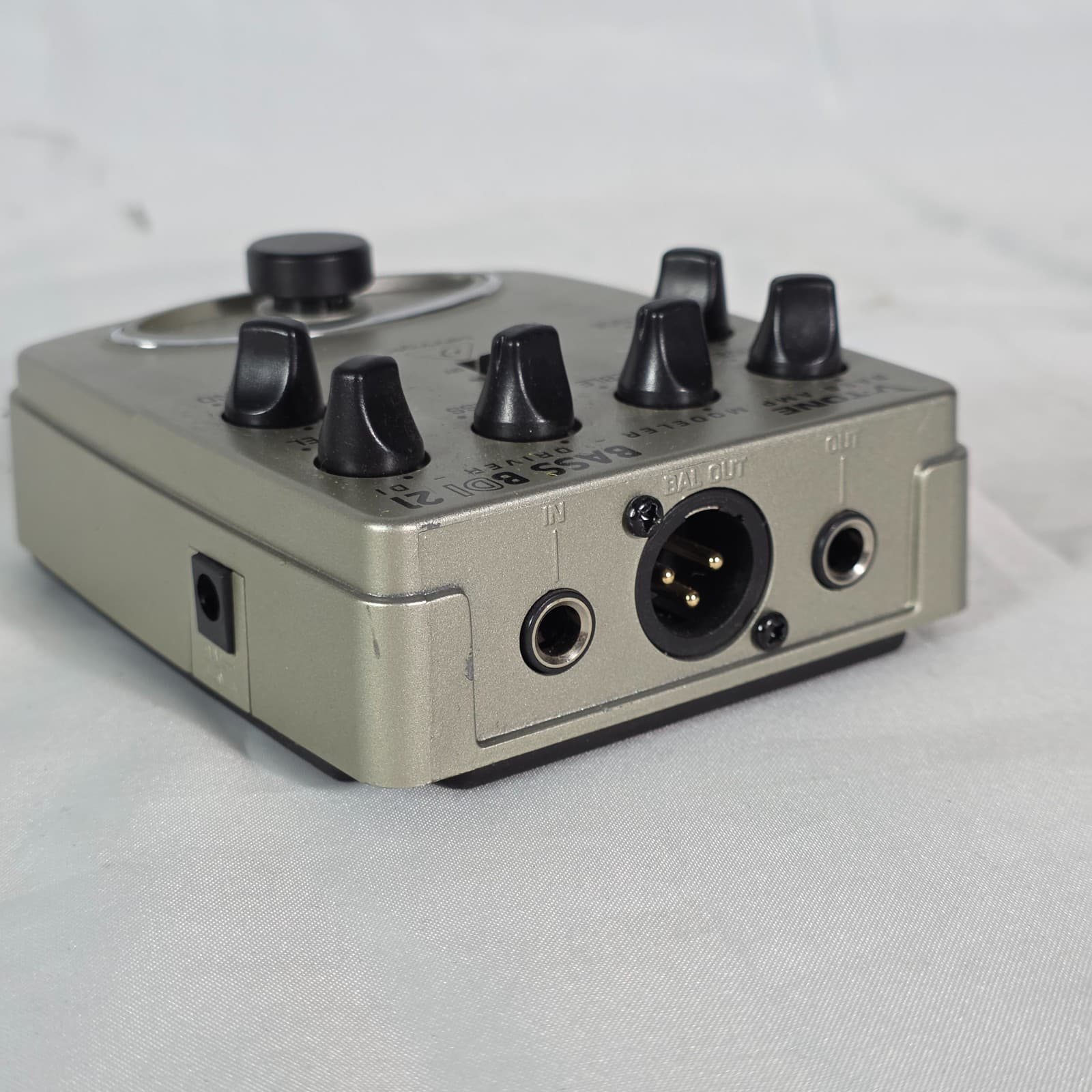 Behringer BDI21 V-Tone Bass Amp Analog 9 Watts Modeler Recording Driver DI Pedal - Thumbnail 3
