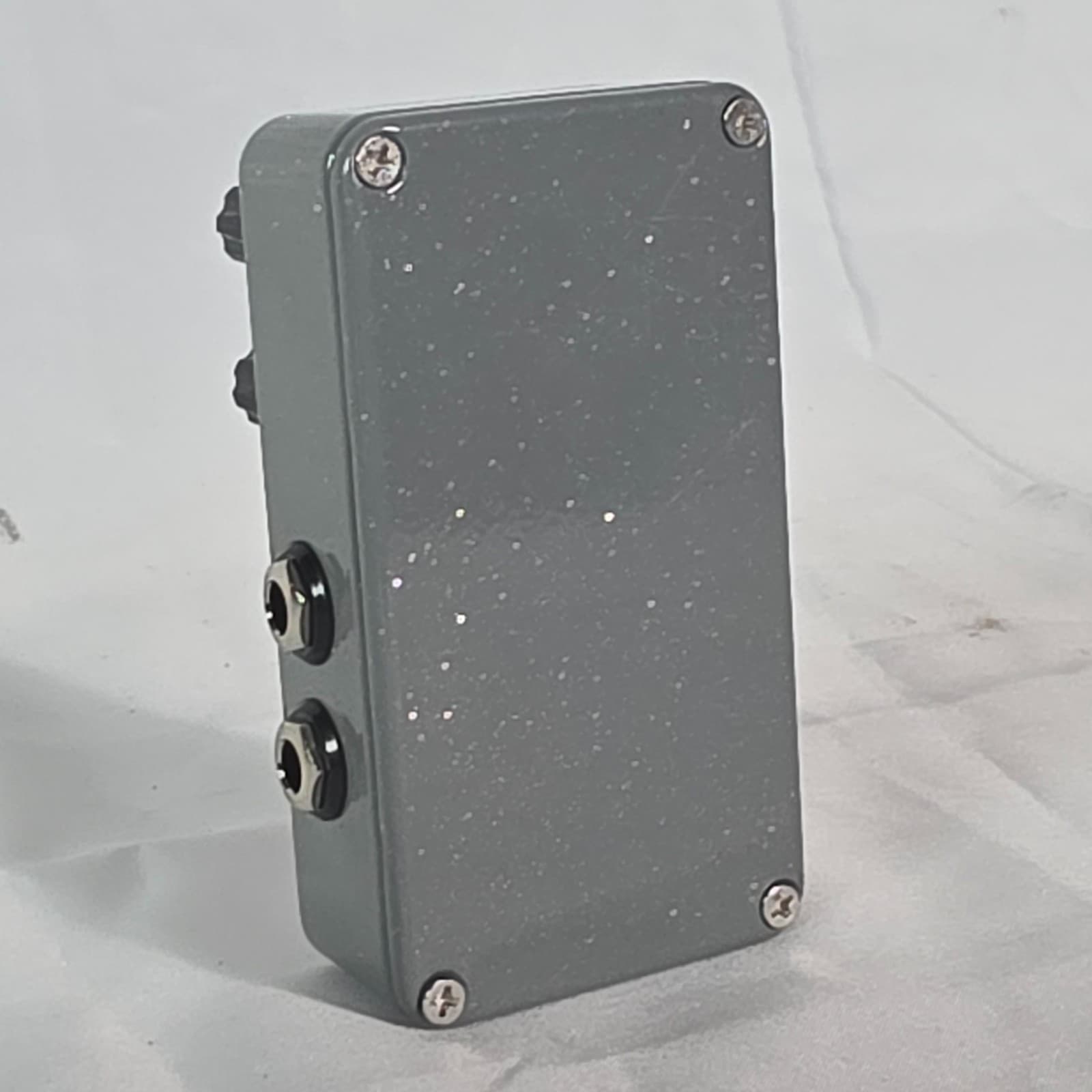 Malekko Heavy Industry Downer Wavefolder Saturation Octave Filter Guitar Pedal - Thumbnail 3