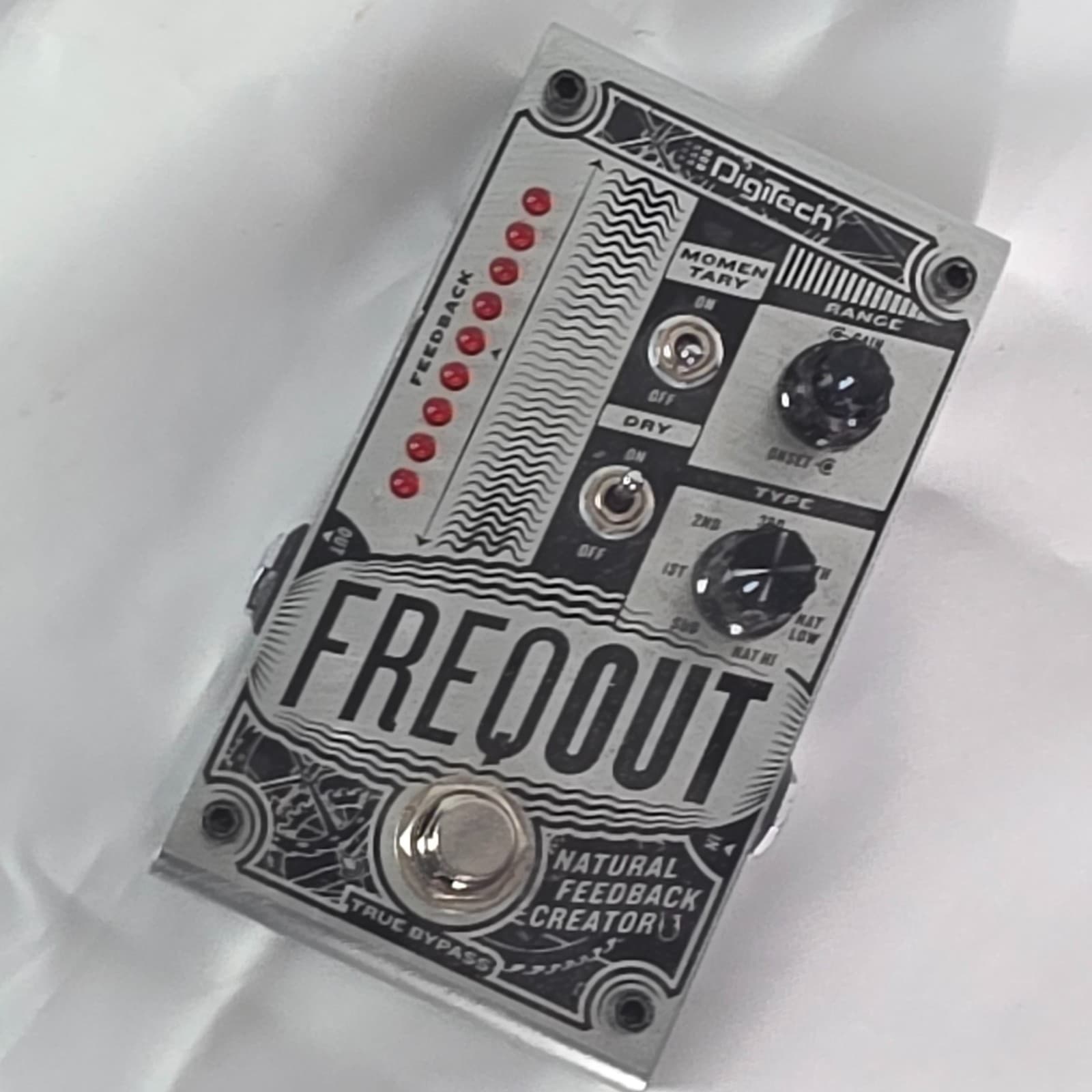 DigiTech FreqOut Natural Feedback Creator 9 Volts Guitar Effects Pedal - Silver - Thumbnail 2