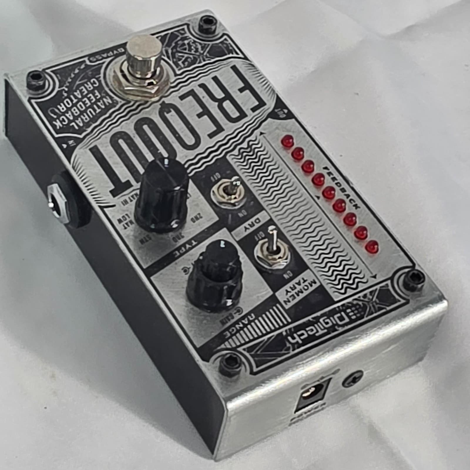 DigiTech FreqOut Natural Feedback Creator 9 Volts Guitar Effects Pedal - Silver - Thumbnail 5