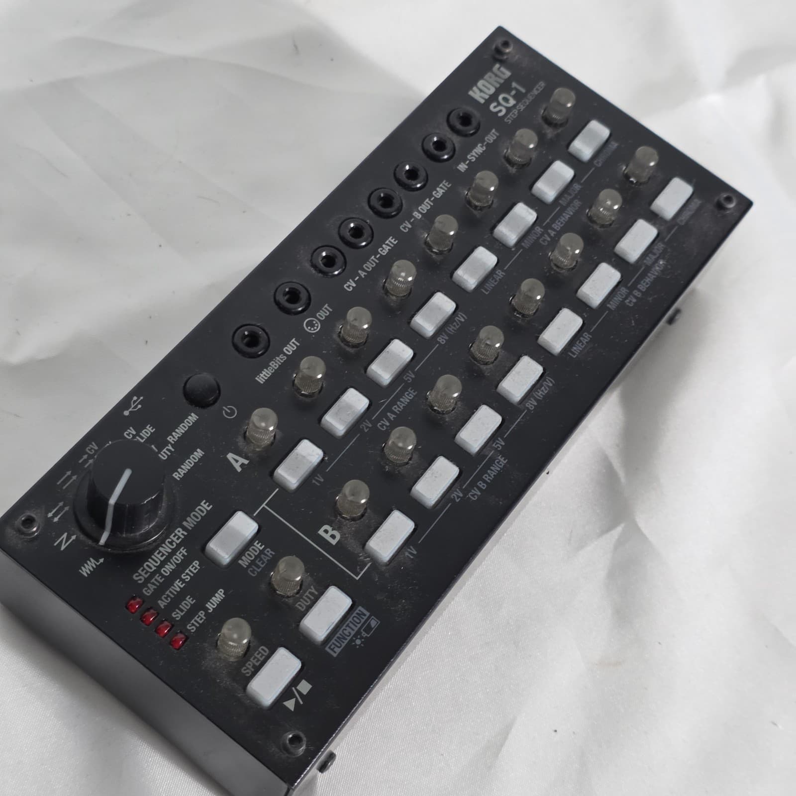 Korg SQ-1 Compact 2x8 Black Portable Analog Step Sequencer - CV/Gate/MIDI/USB - Thumbnail 6