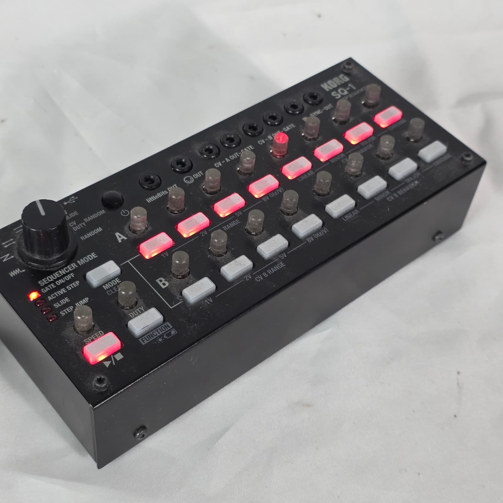 Korg SQ-1 Compact 2x8 Black Portable Analog Step Sequencer - CV/Gate/MIDI/USB - Thumbnail 2