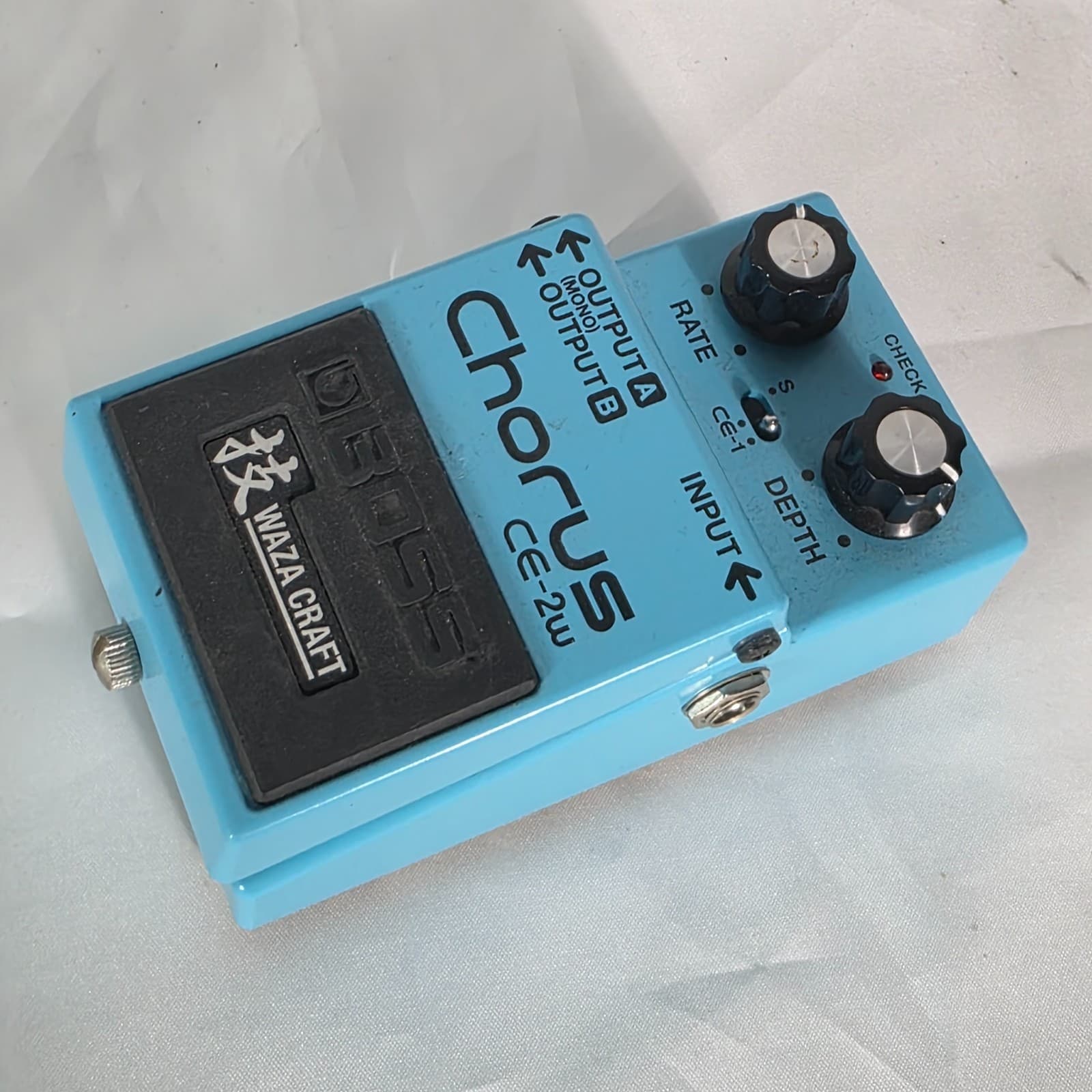 Boss CE-2W Premium Chorus Waza Craft Guitar Effects Pedal - Analog Circuitry - Thumbnail 3