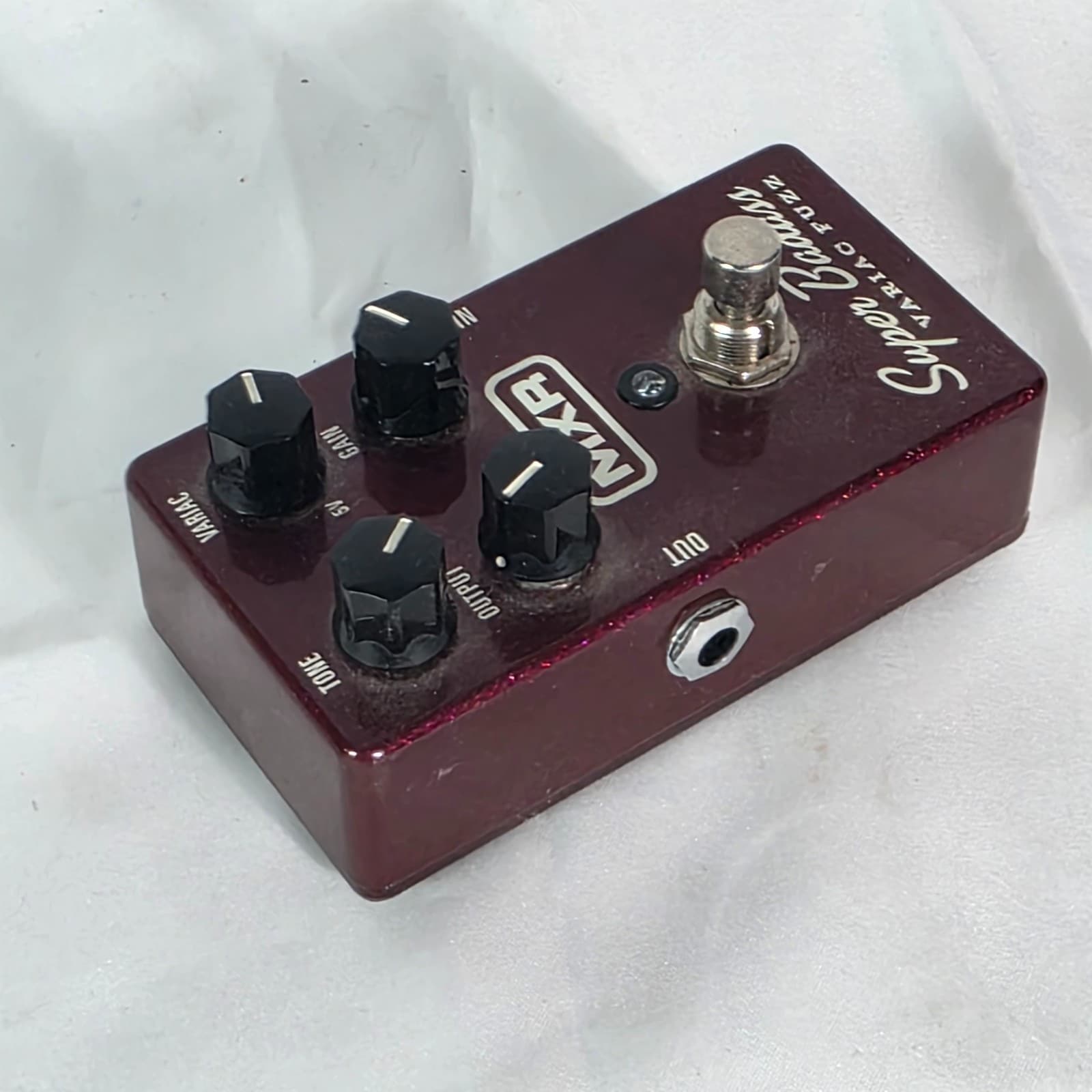 MXR M236 Super Badass Variac Fuzz Guitar Effects Pedal - 5V–15V Sparkle Purple - Thumbnail 4